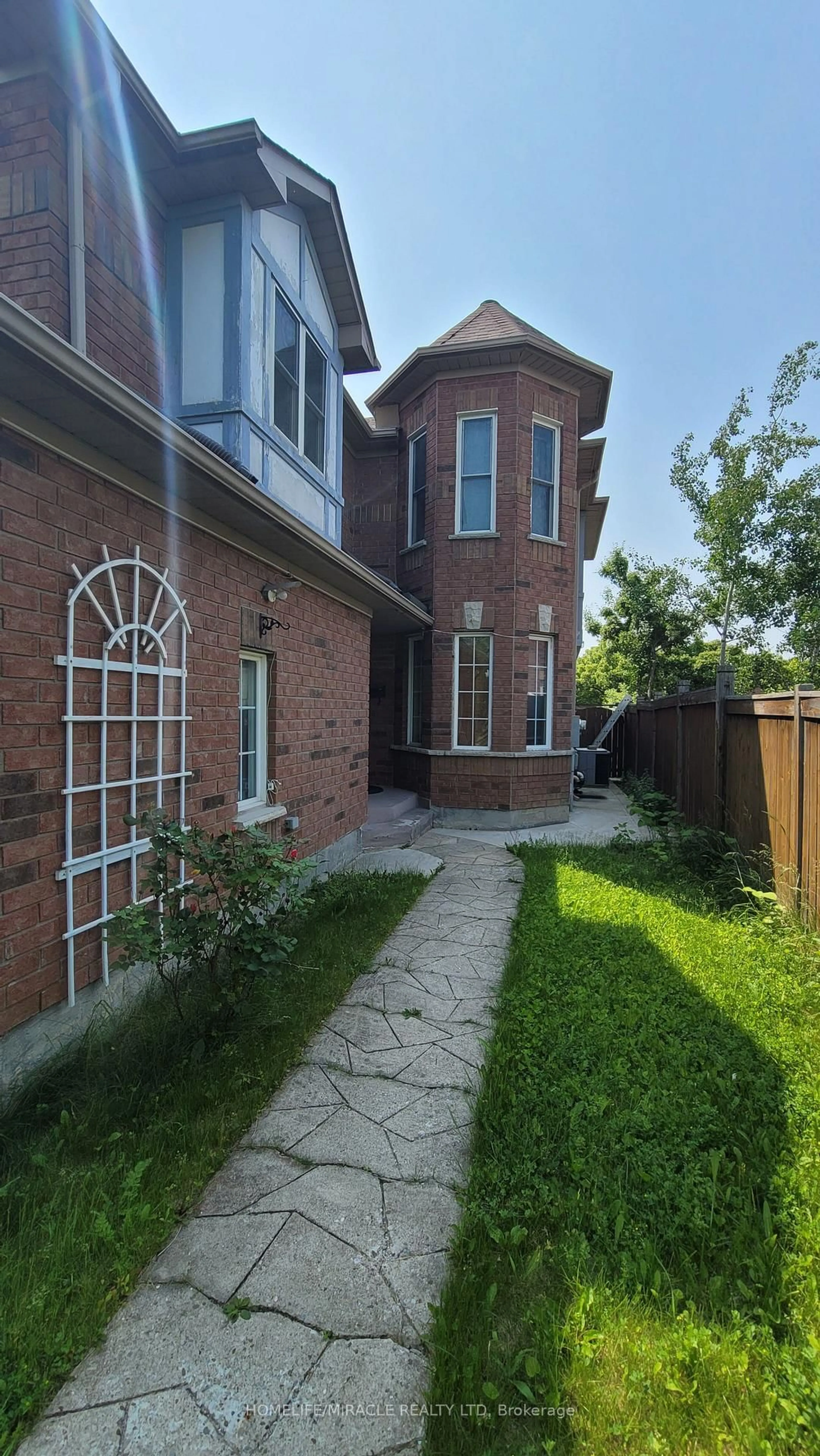Home with brick exterior material, street for 144 Sandyshores Dr, Brampton Ontario L6R 2M3