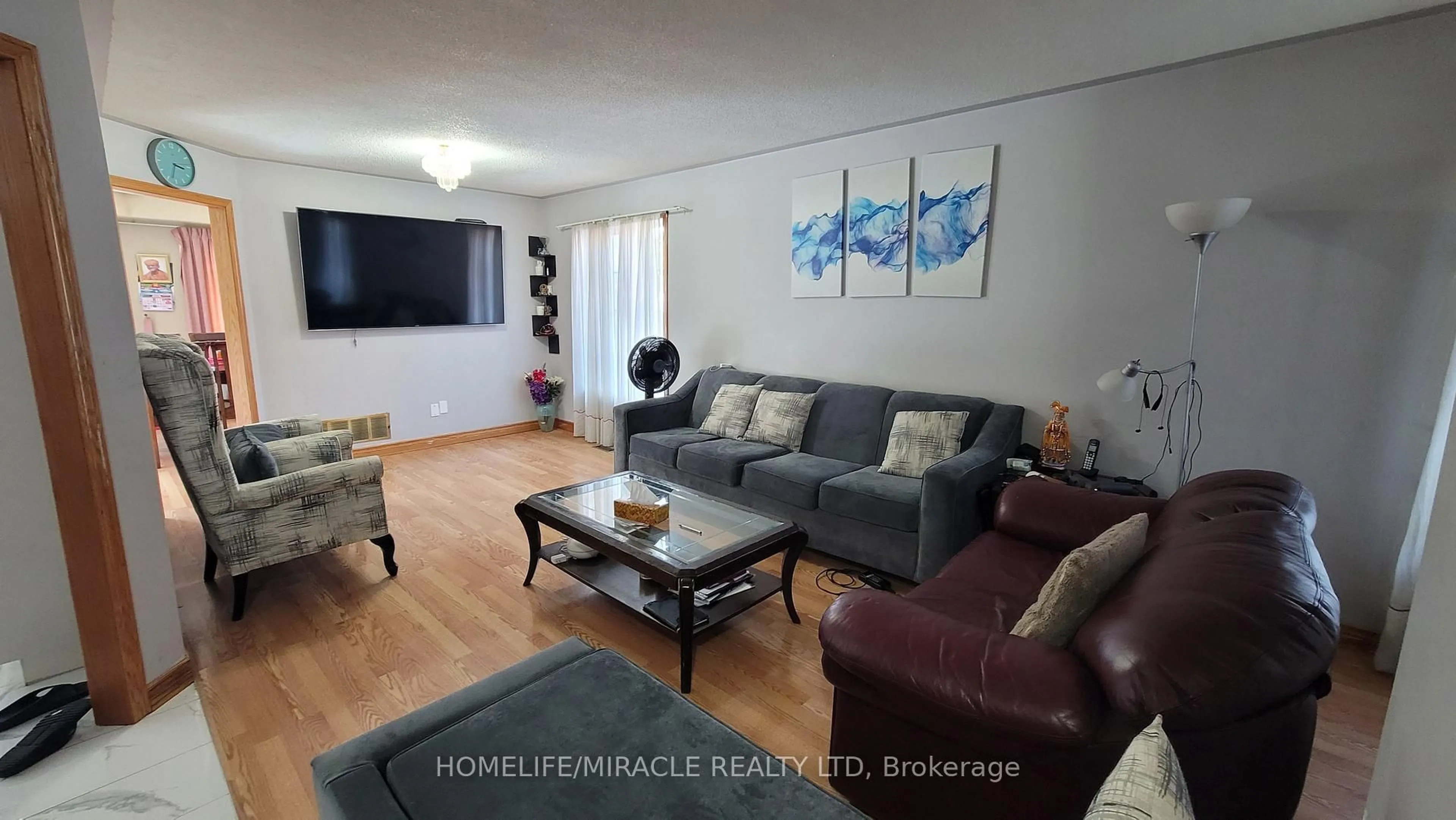 Living room with furniture, wood/laminate floor for 144 Sandyshores Dr, Brampton Ontario L6R 2M3