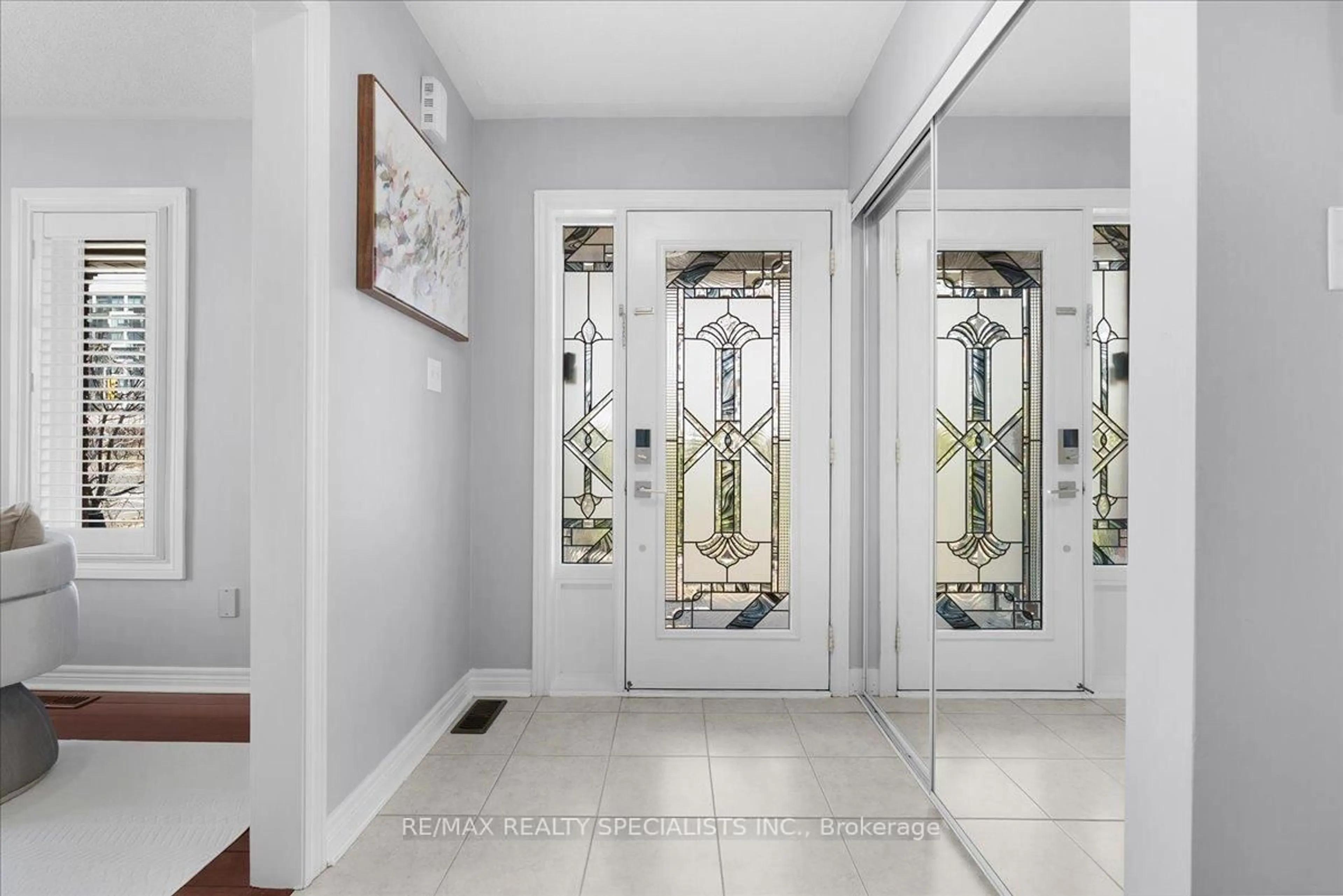 Indoor entryway for 3050 Highvalley Rd, Oakville Ontario L6M 5H4