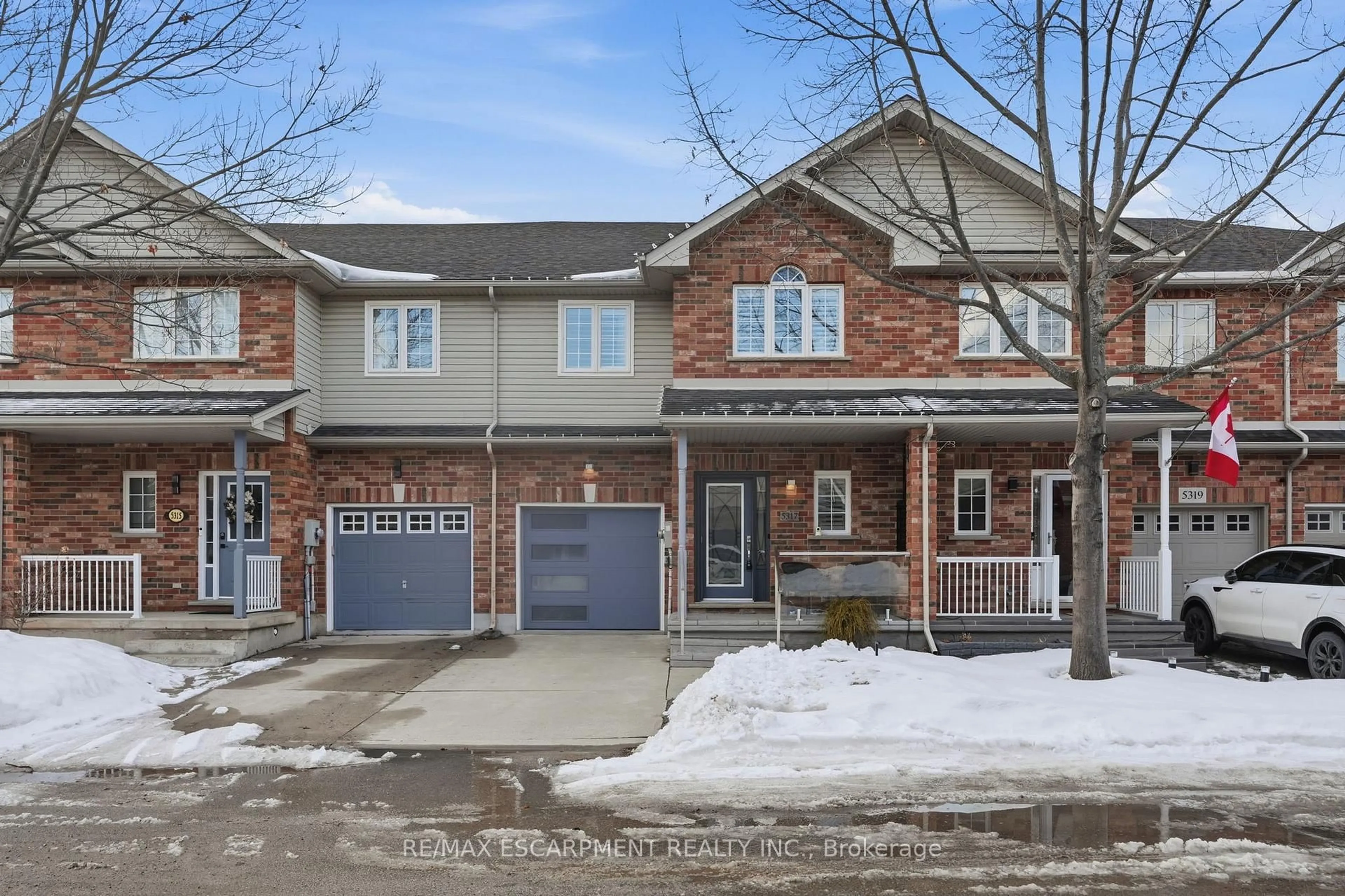 Home with brick exterior material, street for 5317 Applegarth Dr, Burlington Ontario L7L 7E3