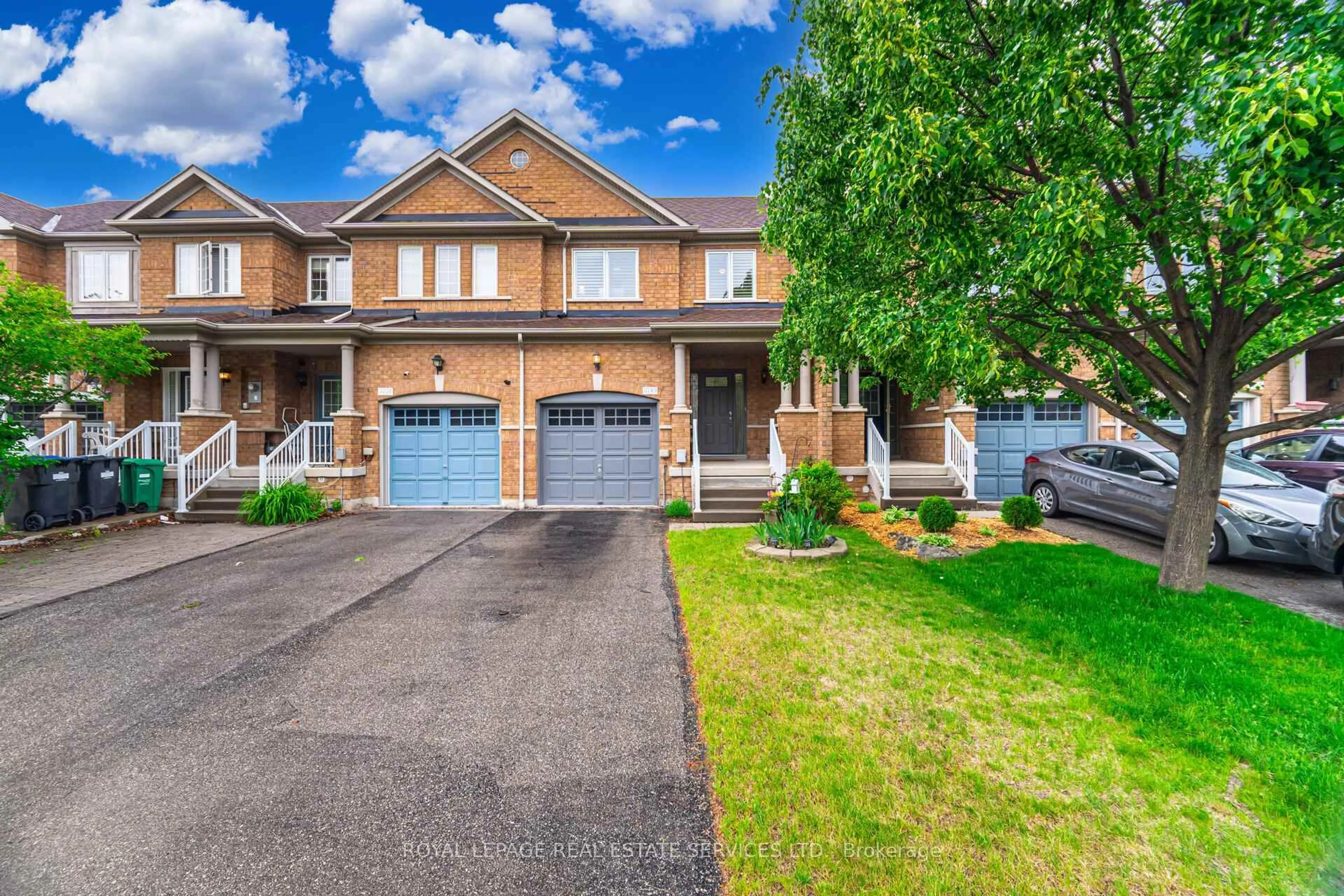 A pic from outside/outdoor area/front of a property/back of a property/a pic from drone, street for 3749 Nightstar Dr, Mississauga Ontario L5M 8A5