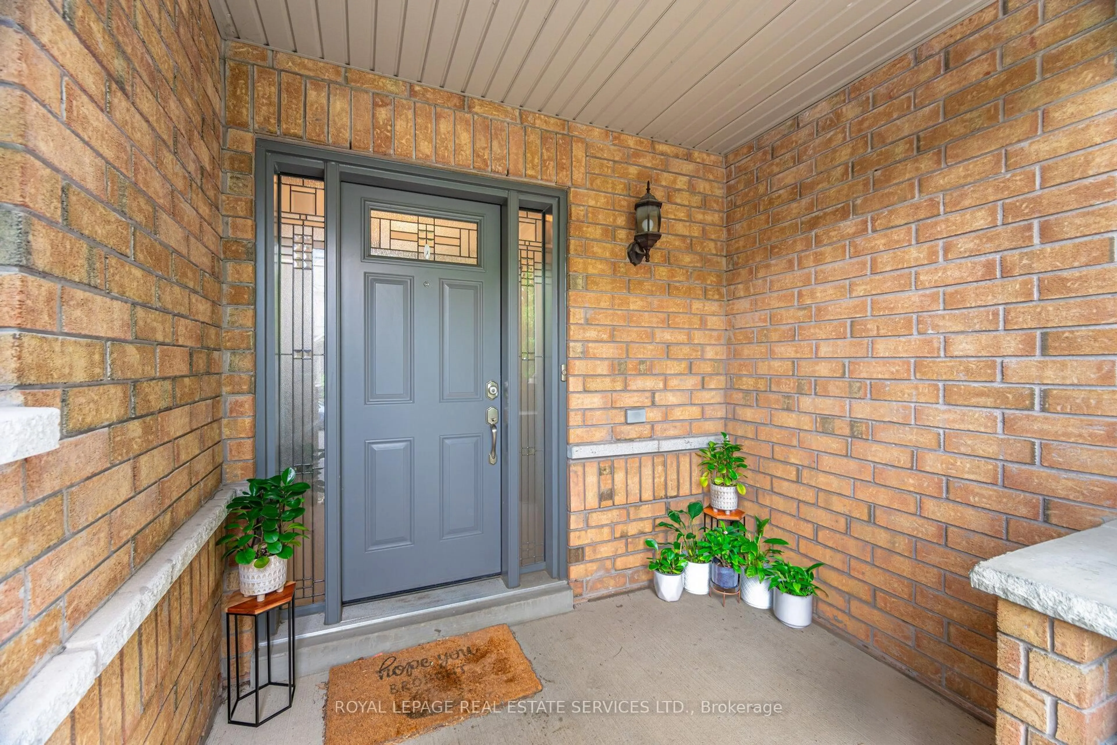 Indoor entryway for 3749 Nightstar Dr, Mississauga Ontario L5M 8A5