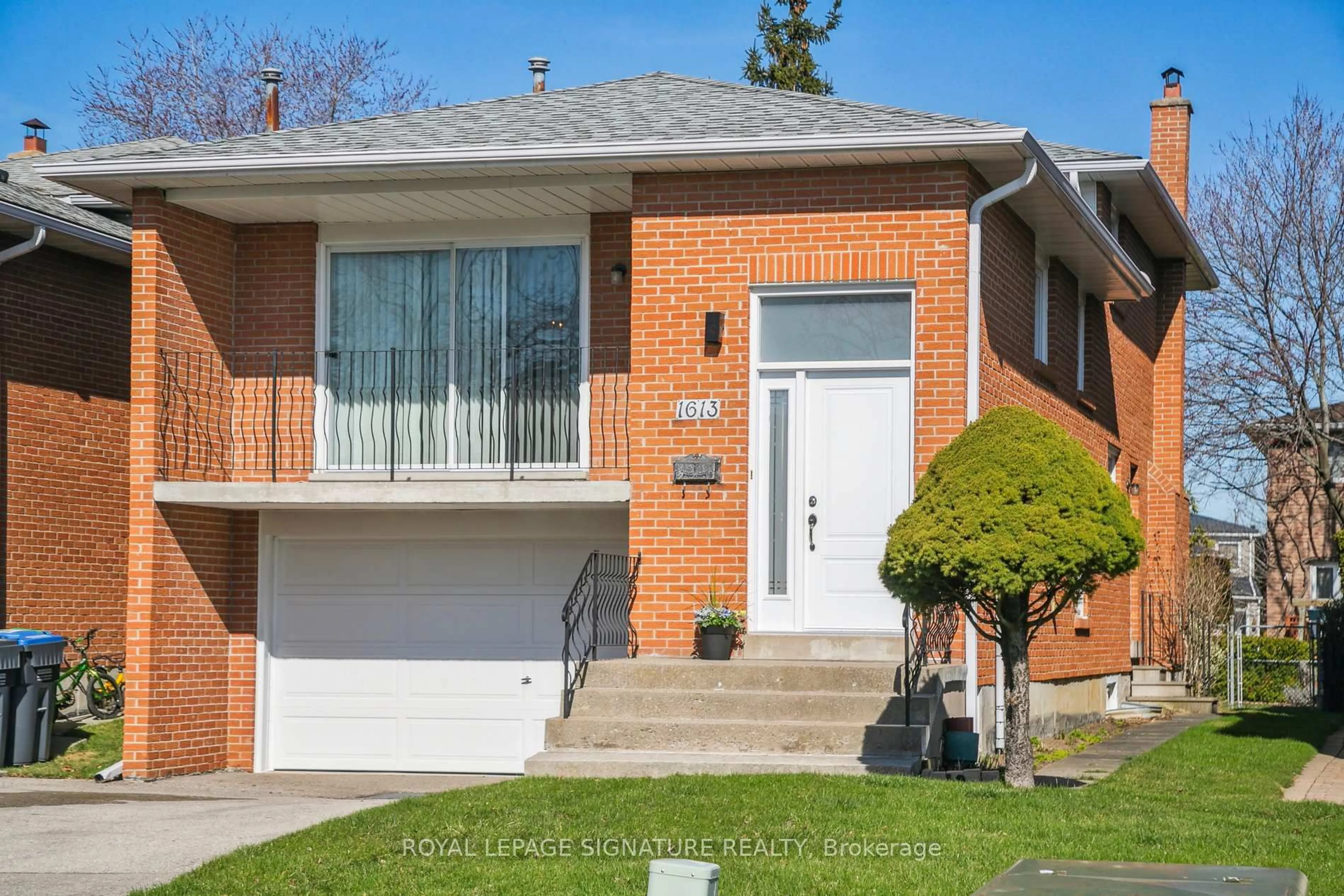 Home with brick exterior material, street for 1613 Lewes Way, Mississauga Ontario L4W 3H5
