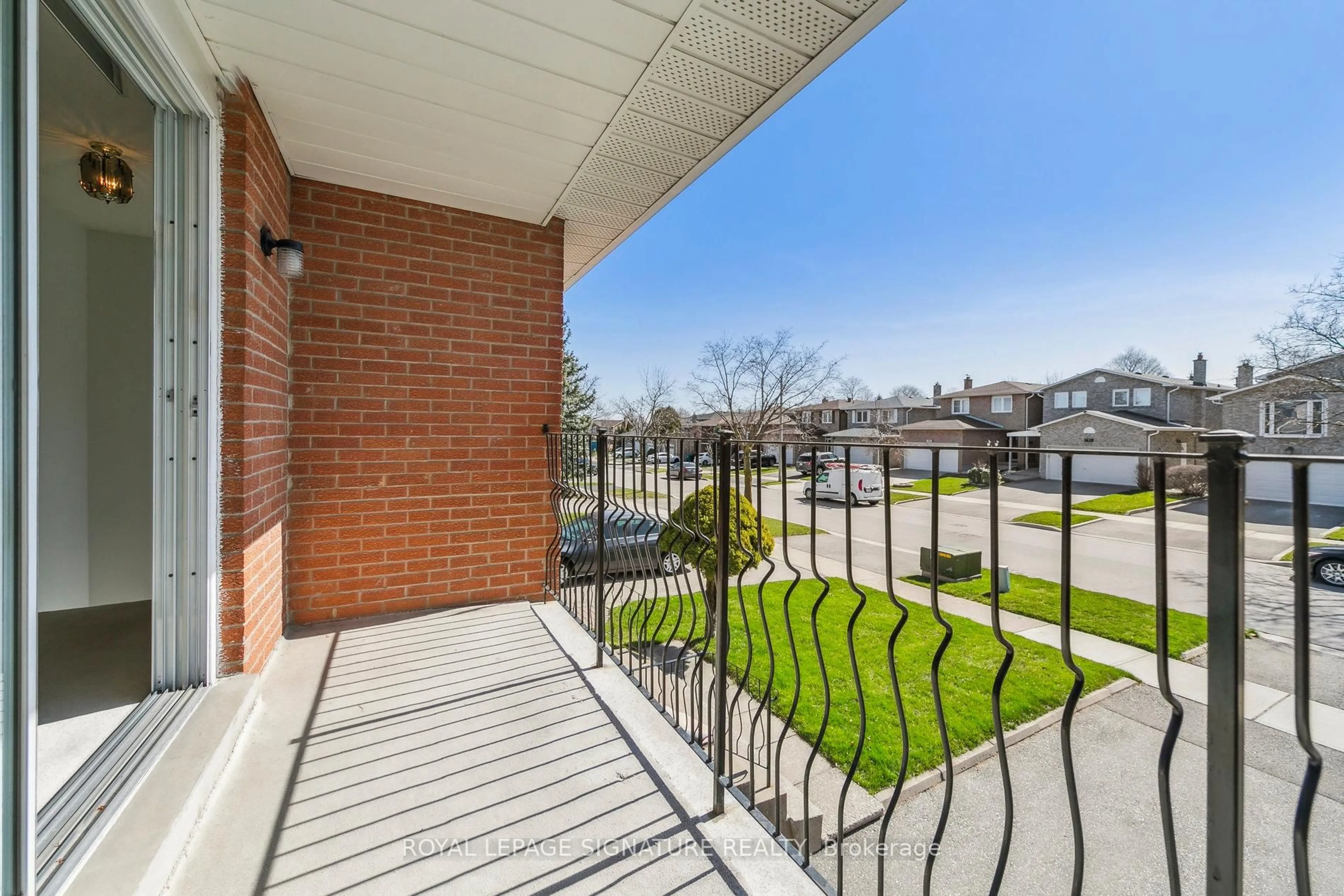 Patio, unknown for 1613 Lewes Way, Mississauga Ontario L4W 3H5
