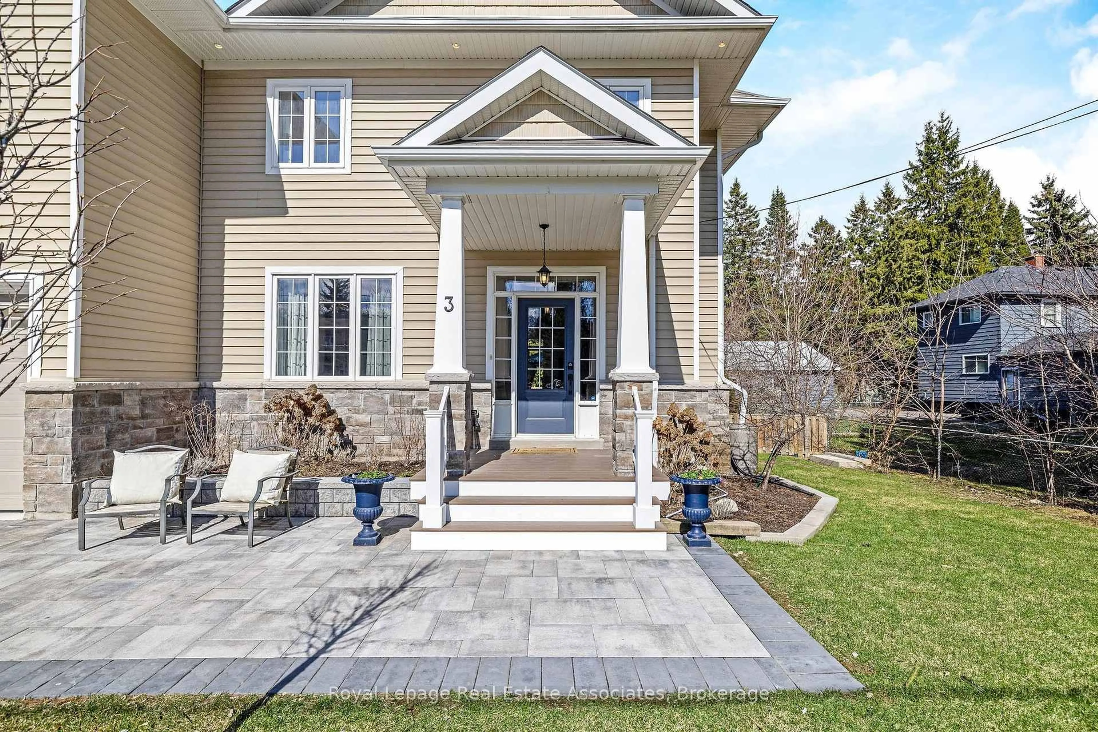 Unknown for 3 Beaver St, Halton Hills Ontario L7G 3P4