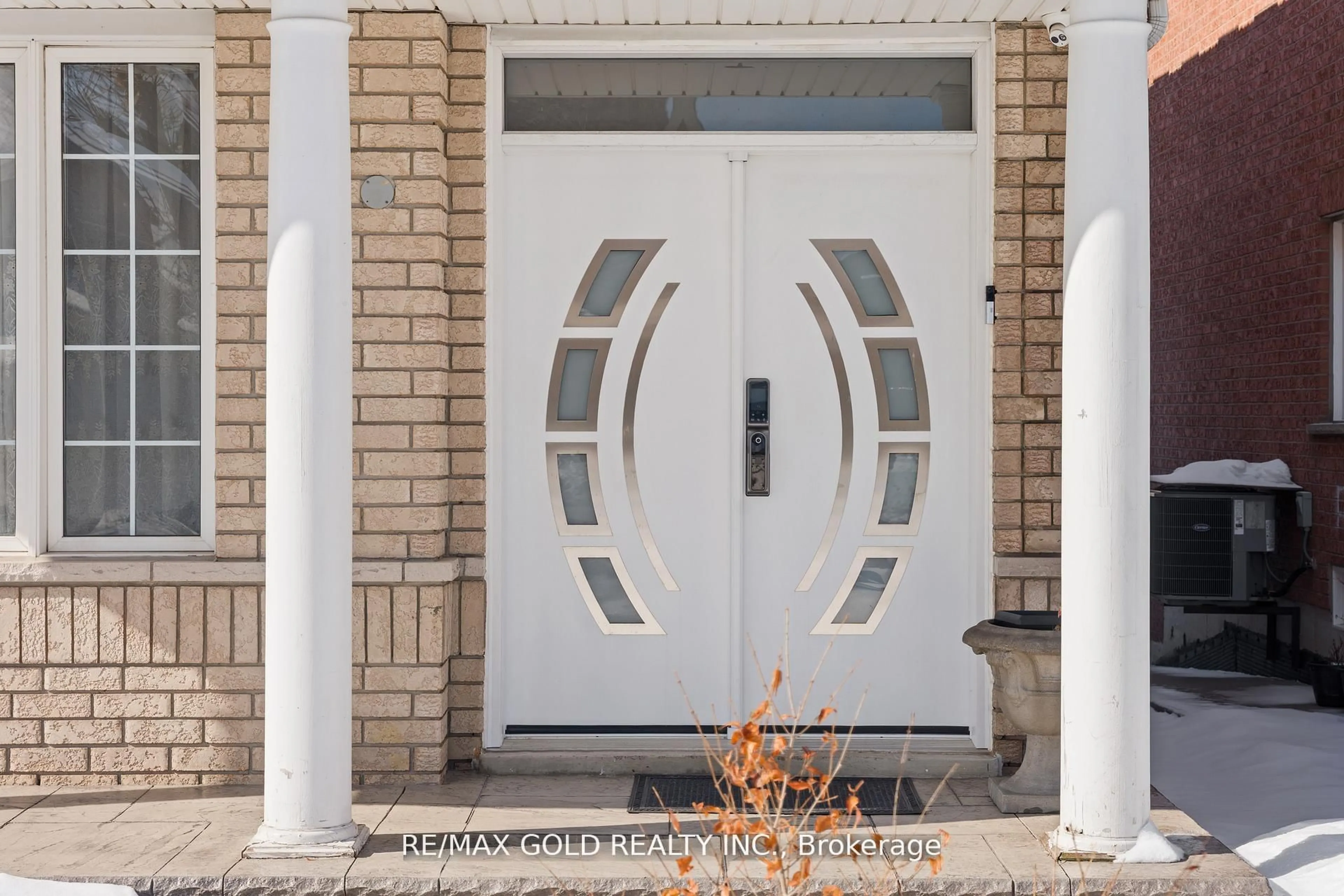 Indoor entryway for 88 Octillo Blvd, Brampton Ontario L6R 2V6