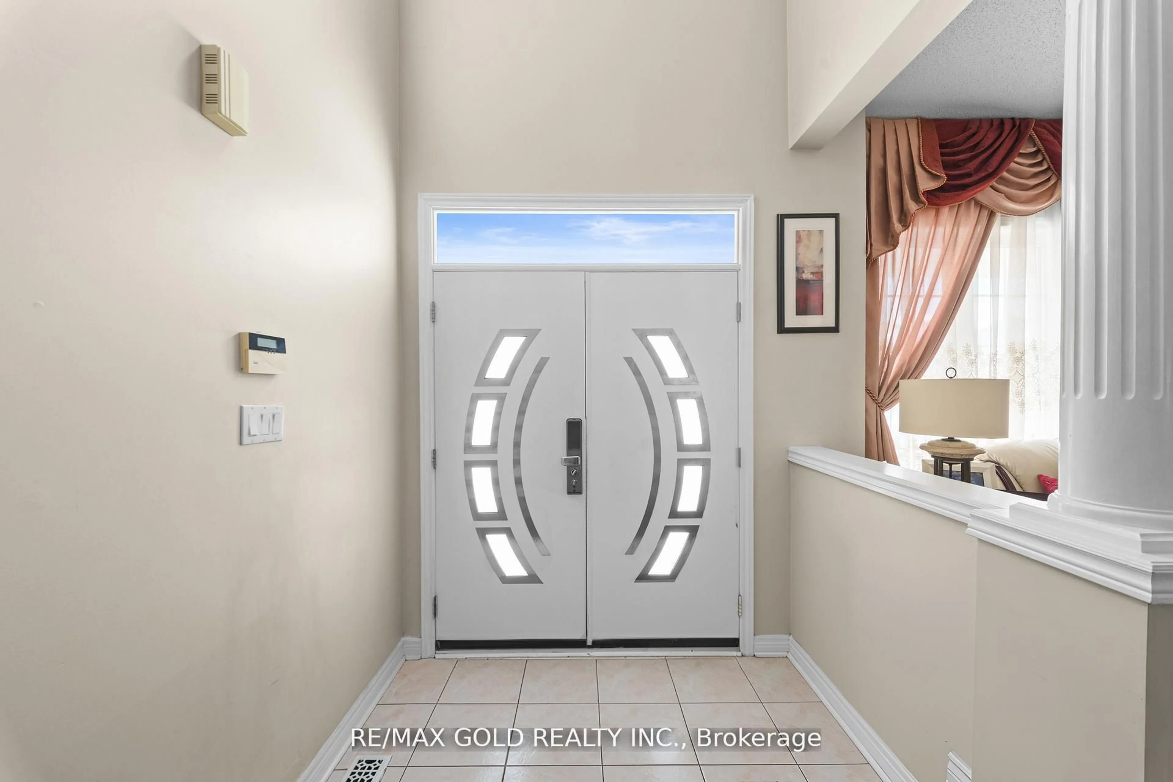 Indoor entryway for 88 Octillo Blvd, Brampton Ontario L6R 2V6