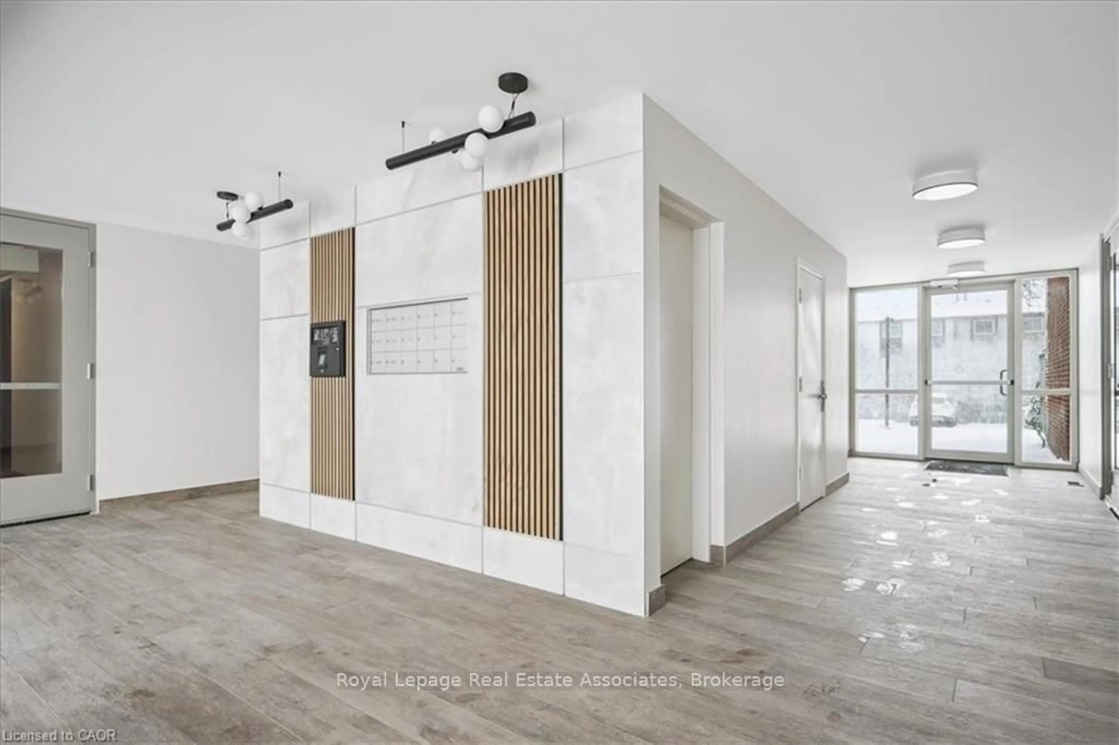 Indoor entryway for 1230 Gripsholm Rd #17, Mississauga Ontario L4Y 2G9