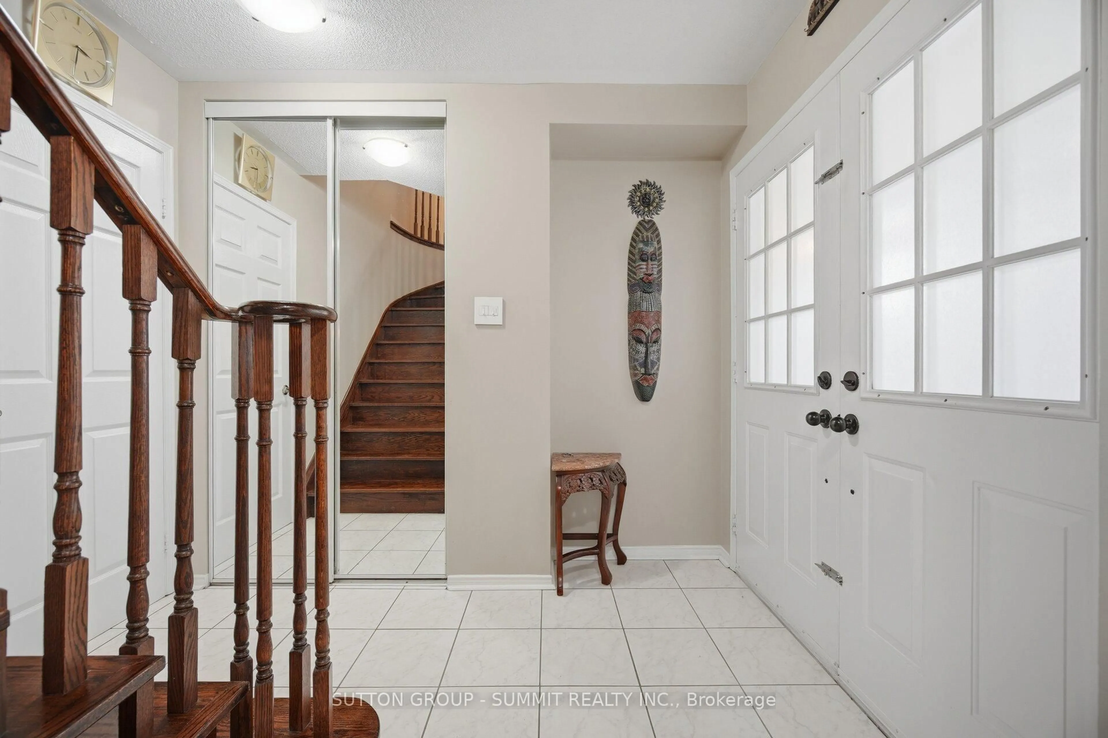Indoor entryway for 5387 FLATFORD Rd, Mississauga Ontario L5V 1Y6