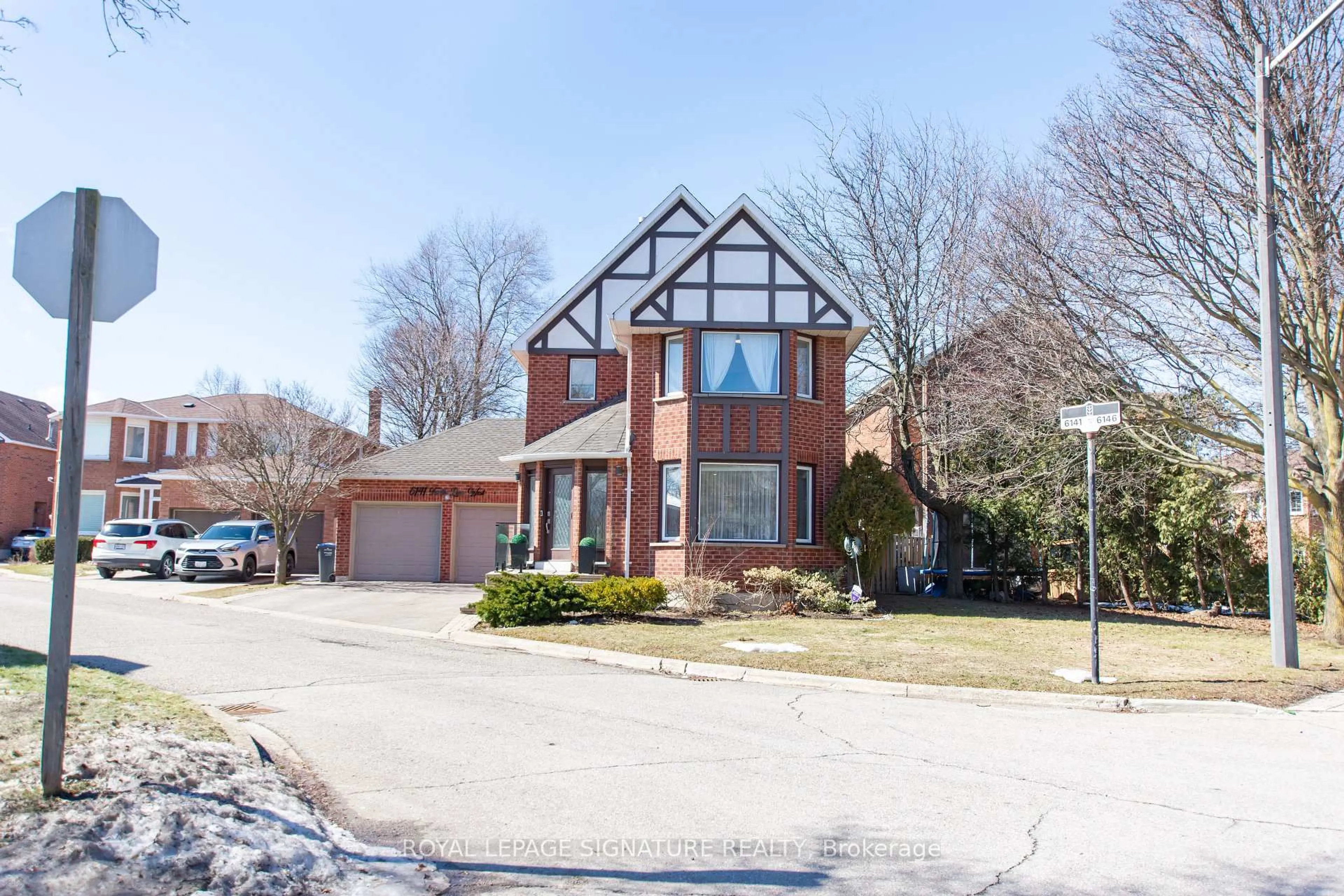 Home with brick exterior material, street for 6141 Tenth Line, Mississauga Ontario L5N 5S9