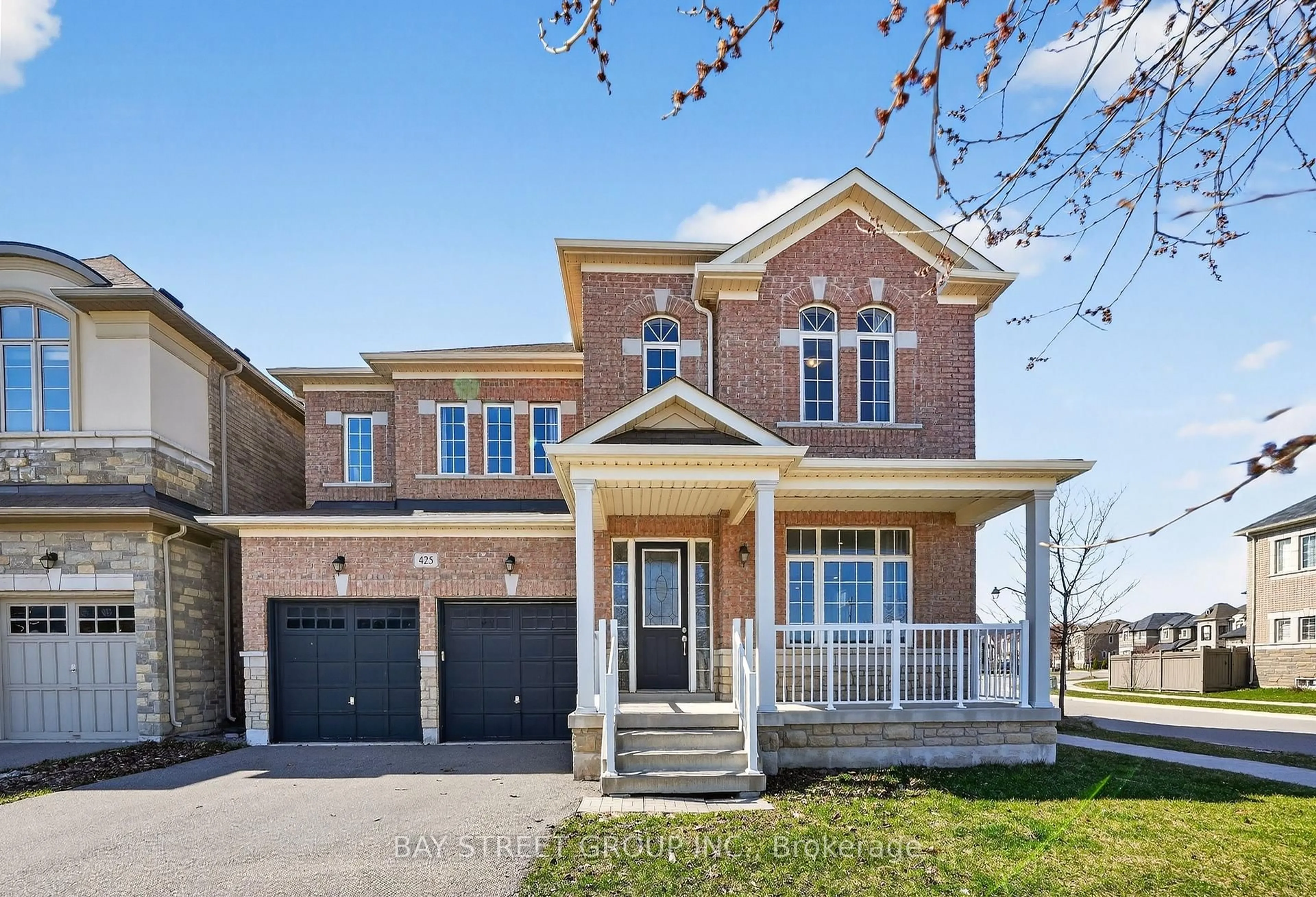 Home with brick exterior material, street for 425 Threshing Mill Blvd, Oakville Ontario L6H 0T4