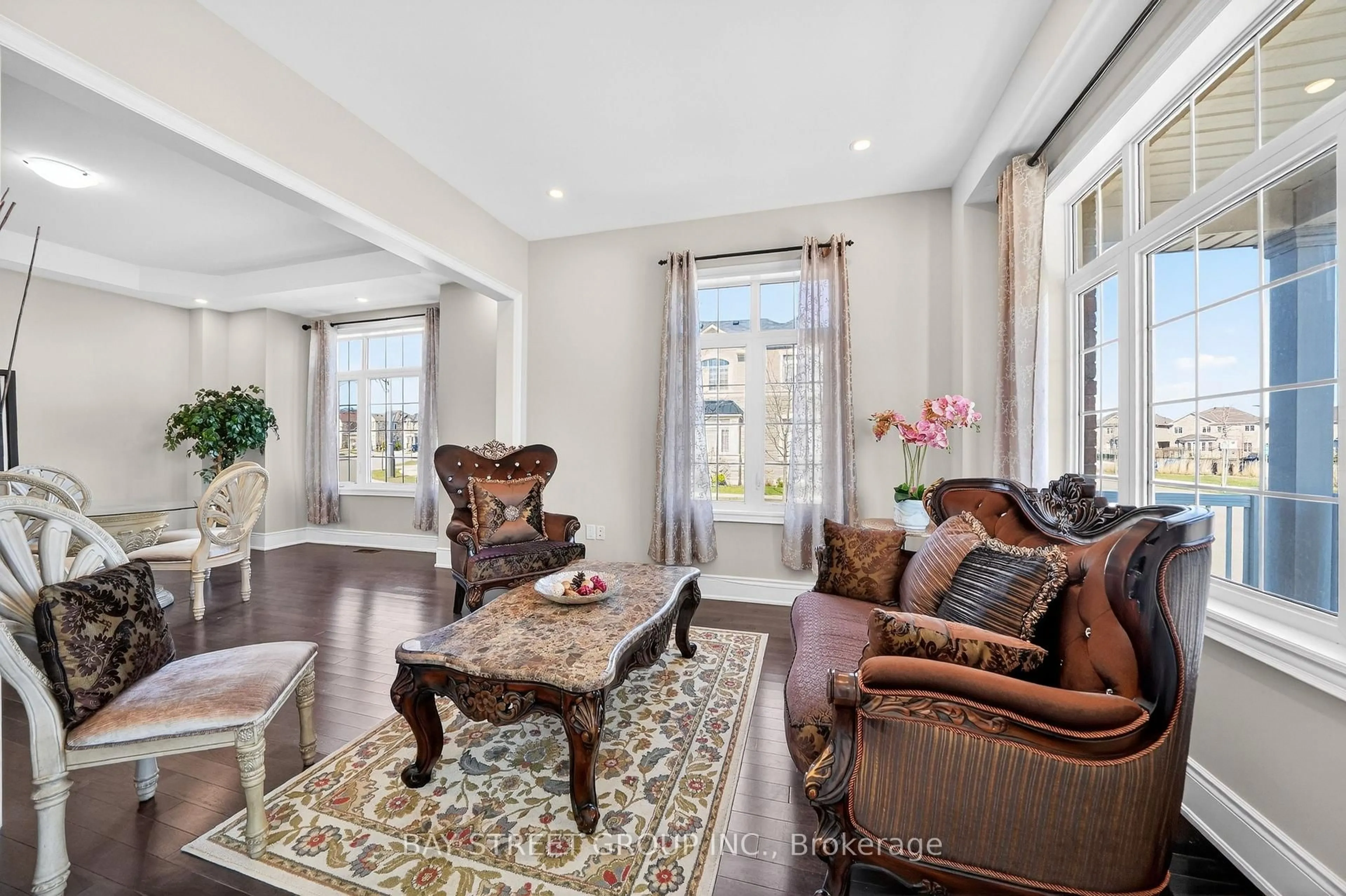 Living room with furniture, unknown for 425 Threshing Mill Blvd, Oakville Ontario L6H 0T4