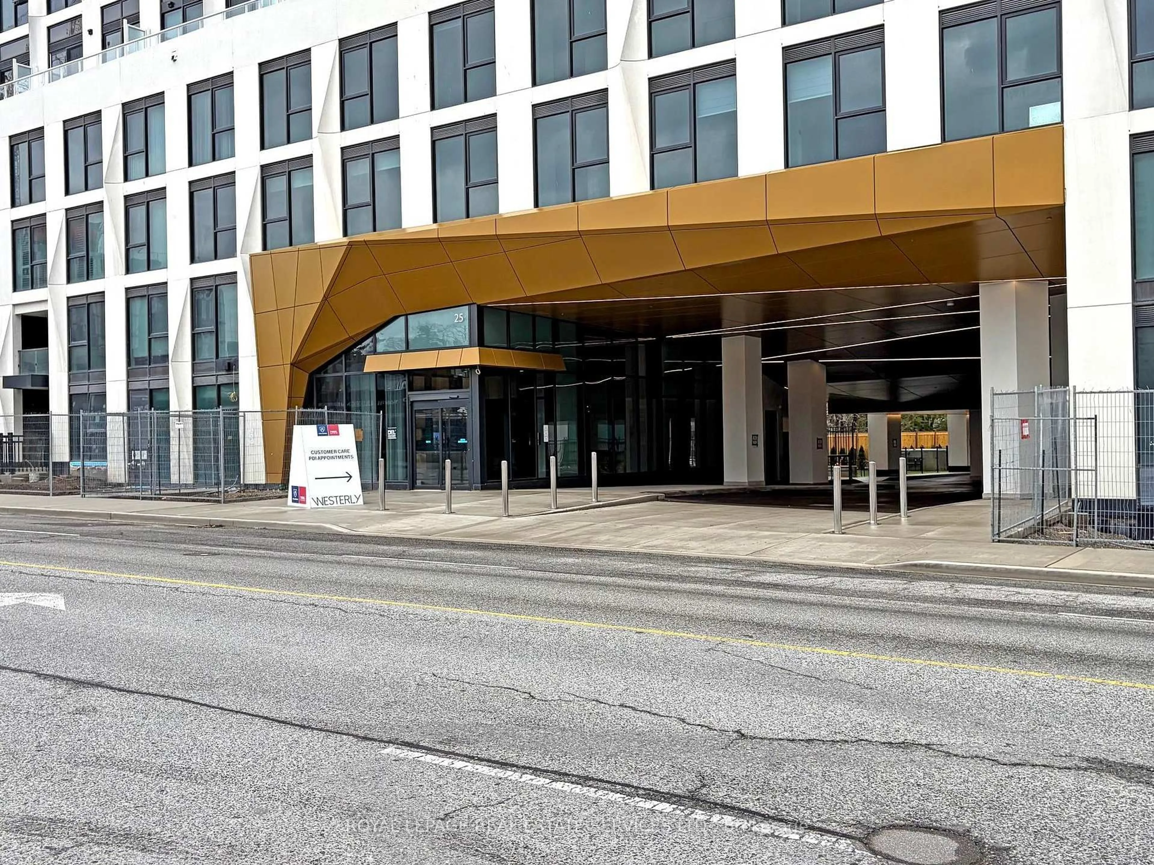 Indoor foyer for 25 Cordova Ave #1210, Toronto Ontario M9A 0E5