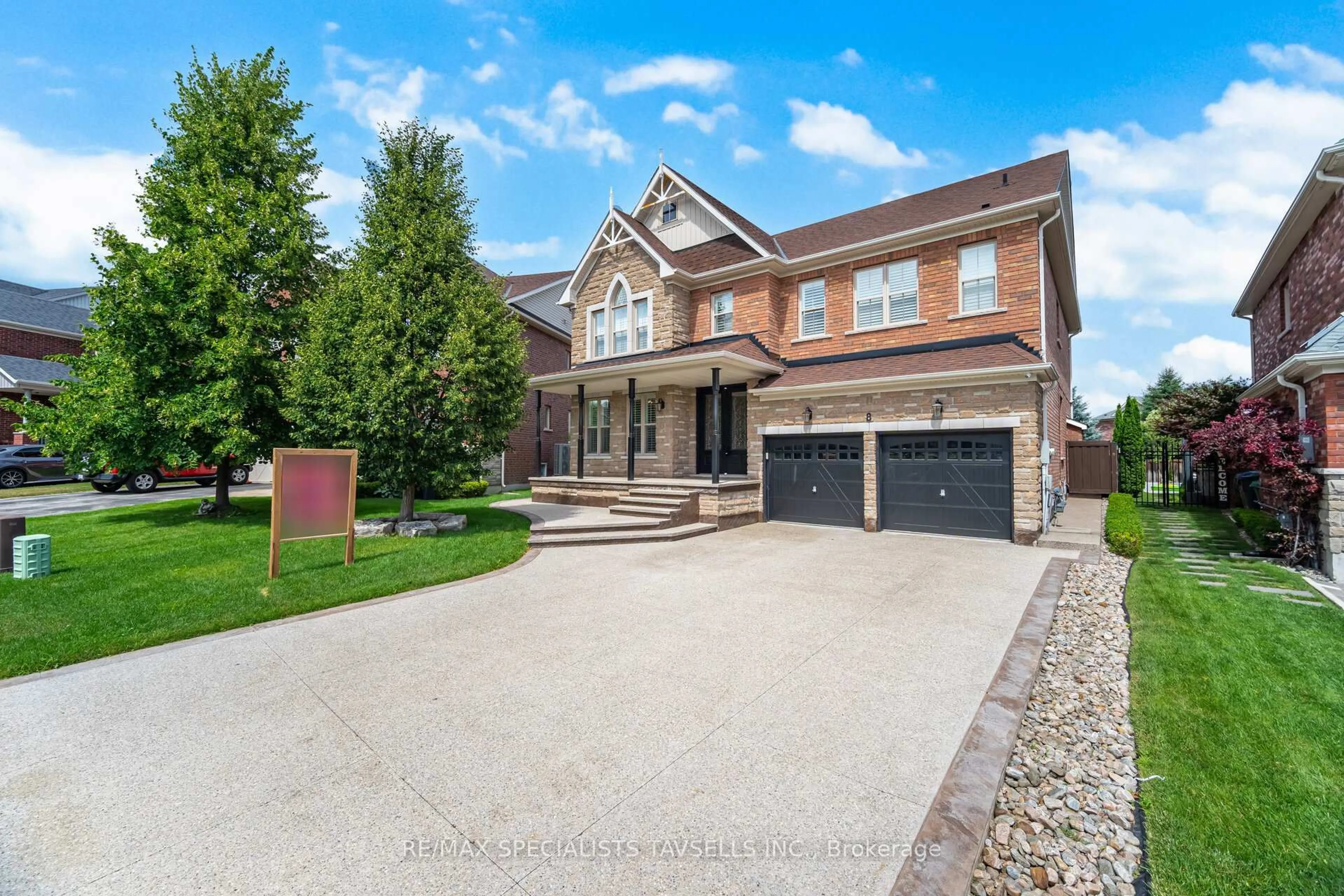 Home with brick exterior material, street for 8 Mccandless Crt, Caledon Ontario L7C 3R7