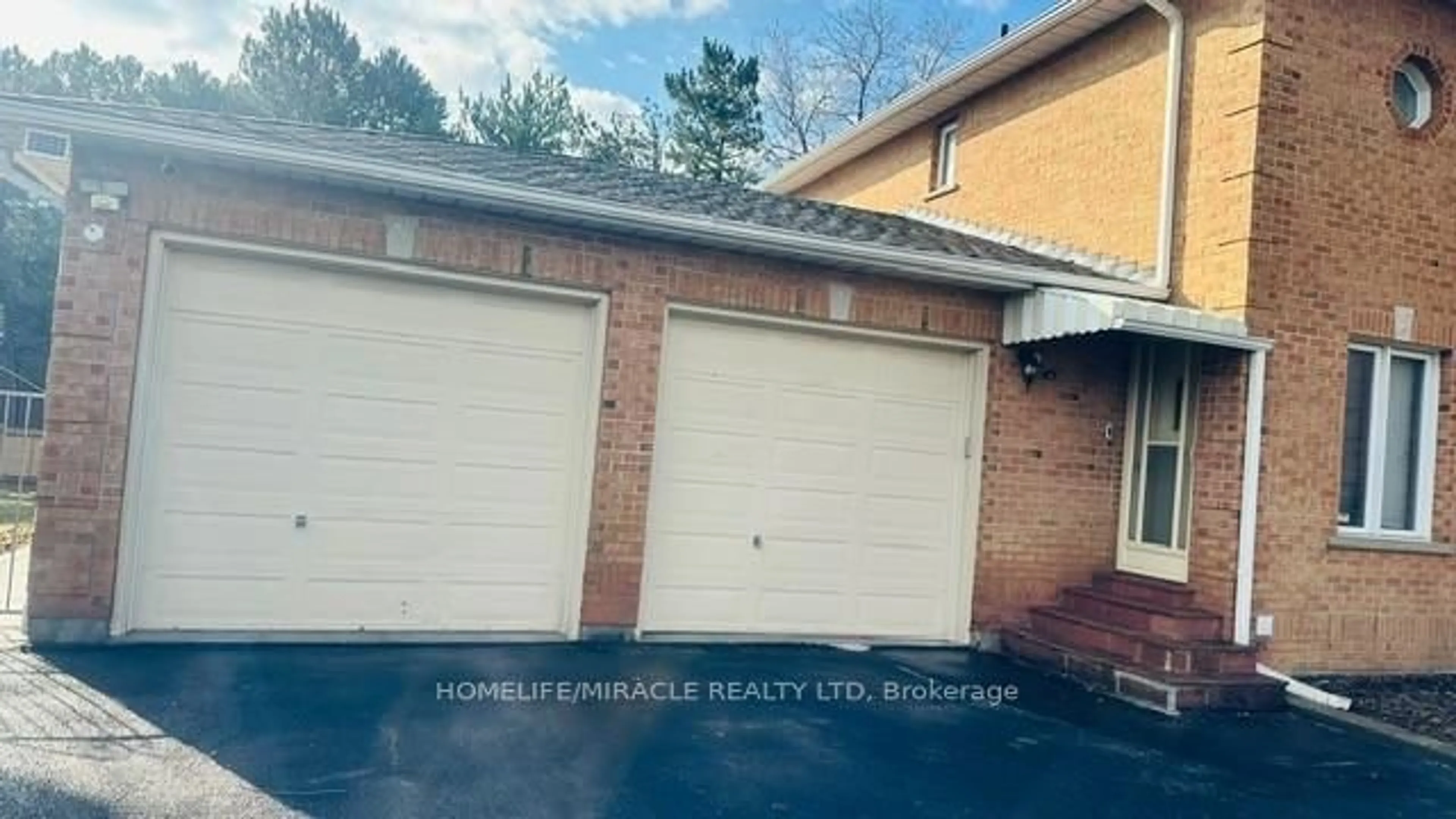 Indoor garage for 85 Harlow Cres, Toronto Ontario M9V 2Y8
