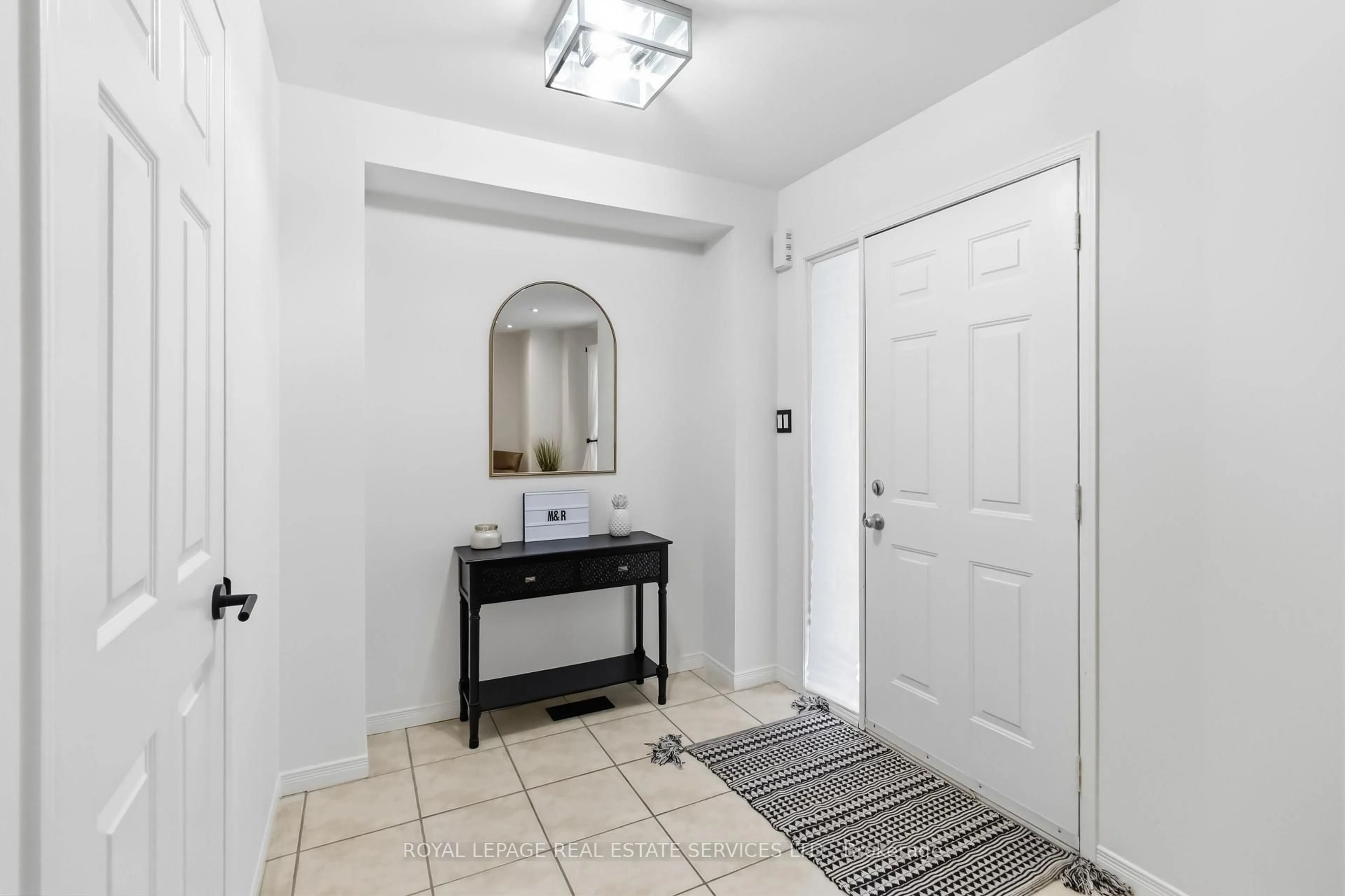 Indoor entryway for 2189 Postmaster Dr #36, Oakville Ontario L6M 4E5