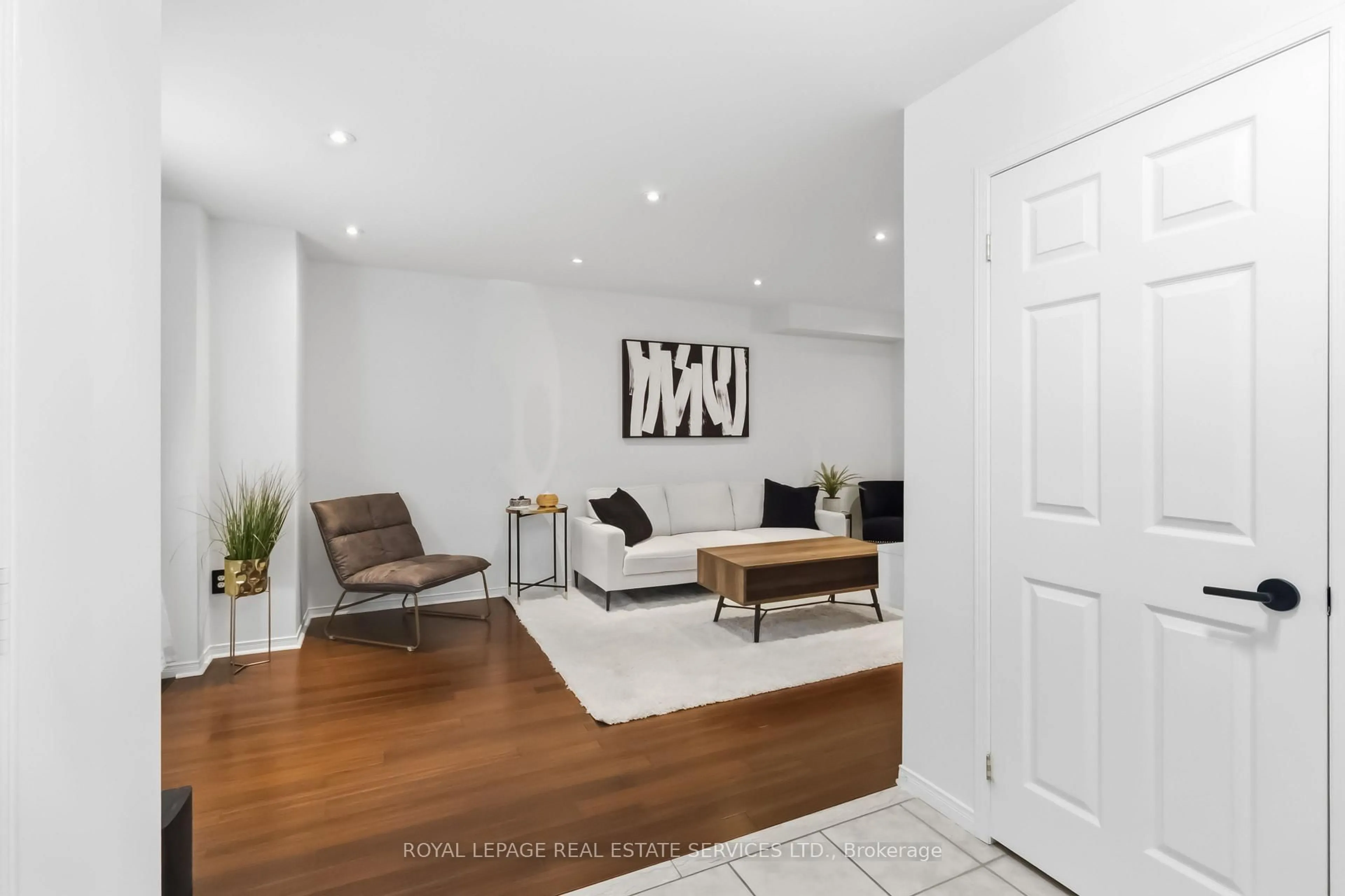 Living room with furniture, unknown for 2189 Postmaster Dr #36, Oakville Ontario L6M 4E5