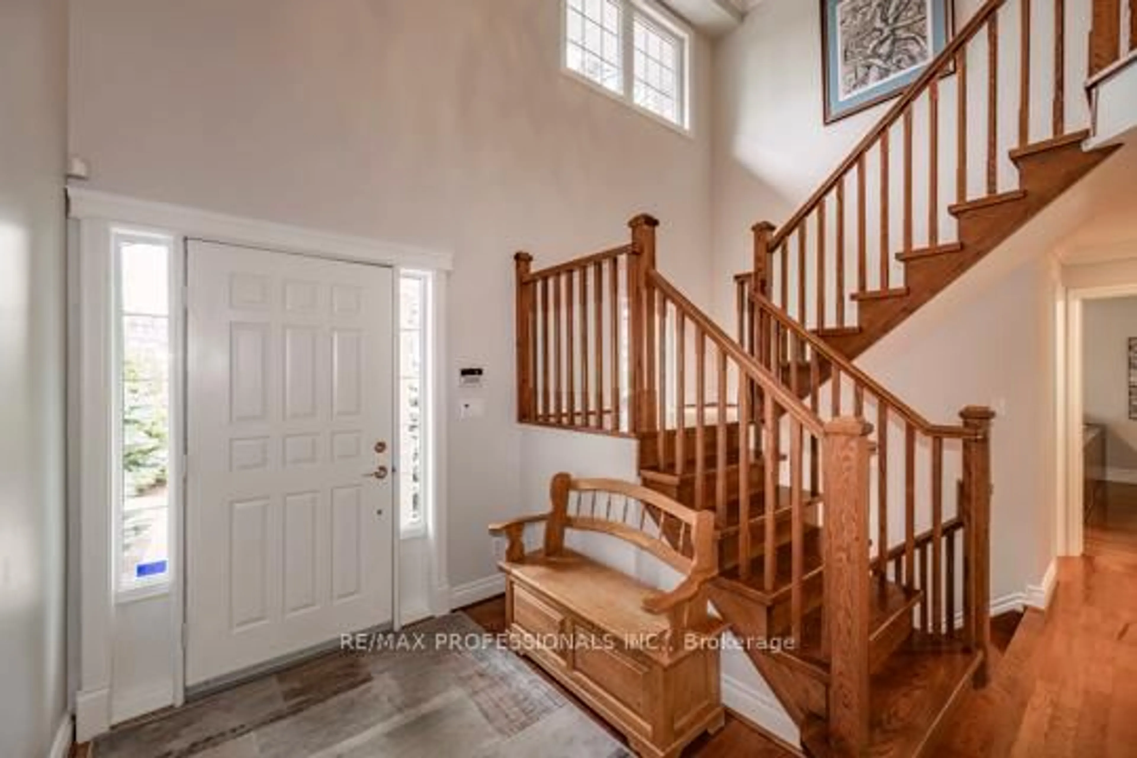 Indoor entryway for 202 Radley Rd, Mississauga Ontario L5G 2R7