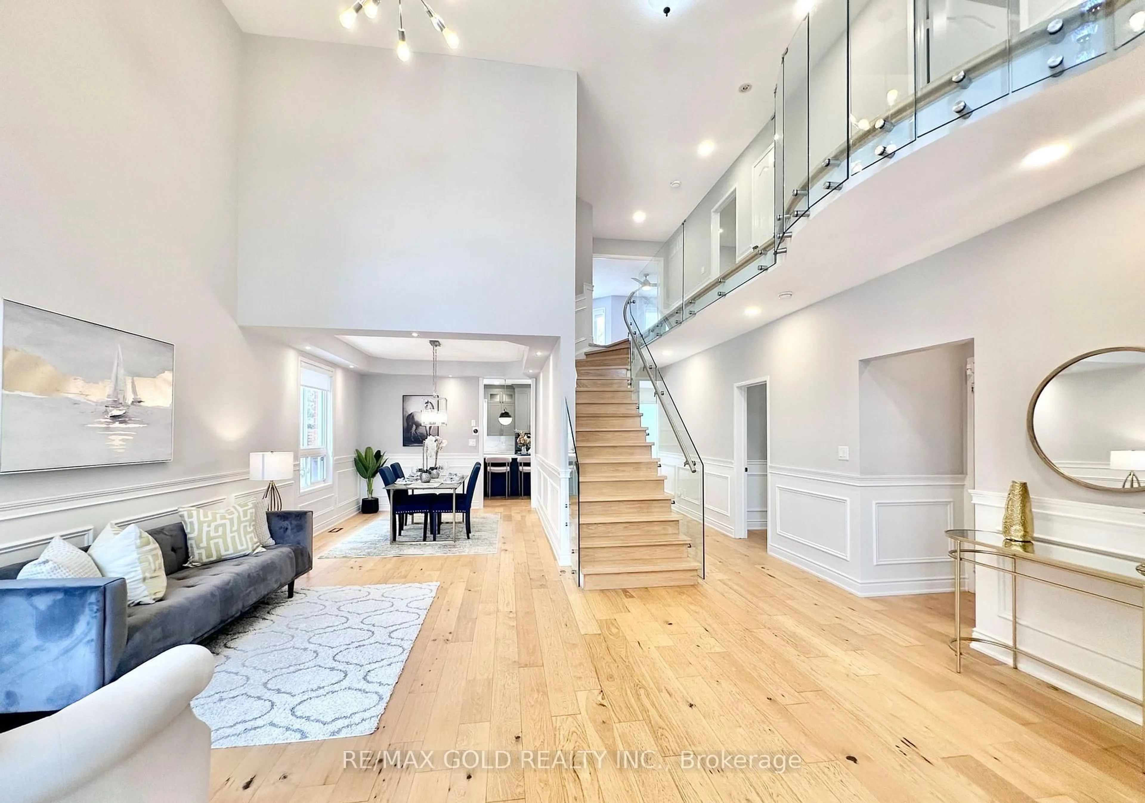 Indoor foyer for 2293 Woodcrest Dr, Oakville Ontario L6M 4C5