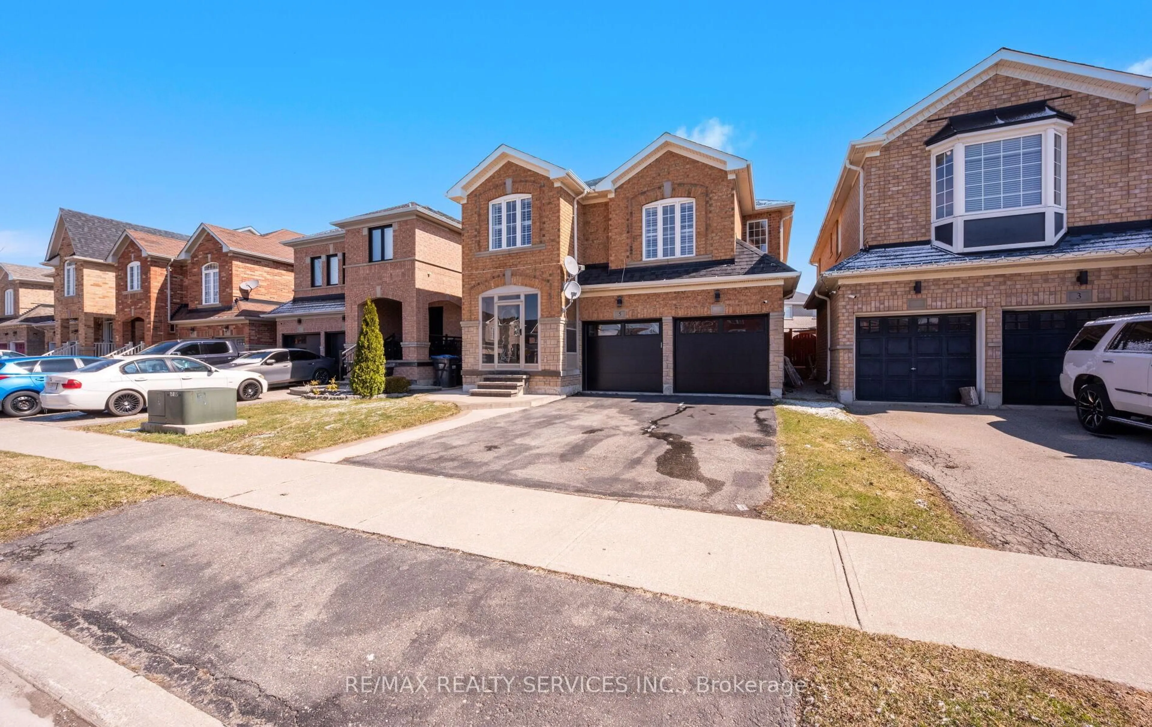 Home with brick exterior material, street for 5 Thornbush Blvd, Brampton Ontario L7A 3X9