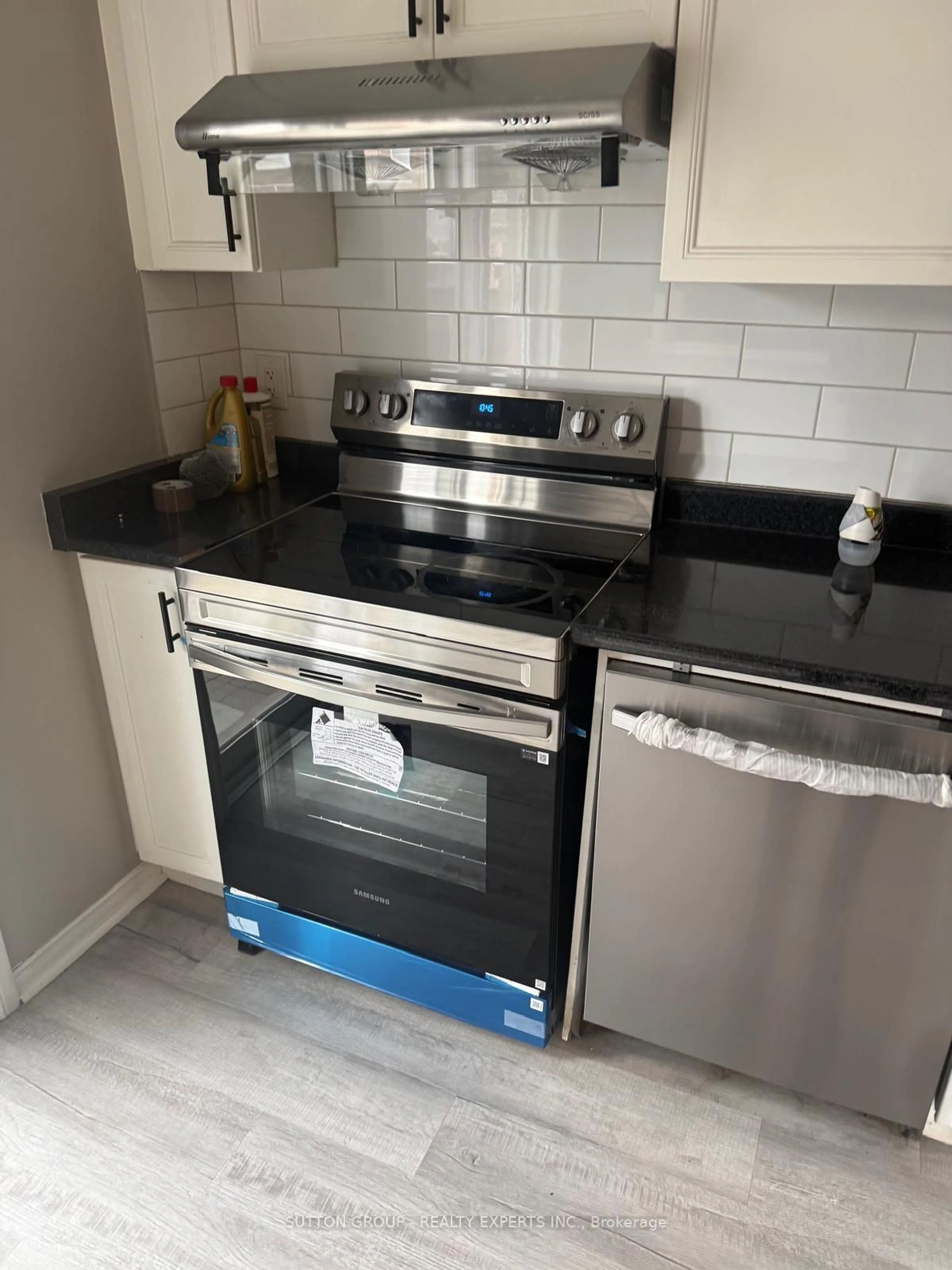 Standard kitchen, ceramic/tile floor for 63 Wickstead Crt, Brampton Ontario L6R 1N8