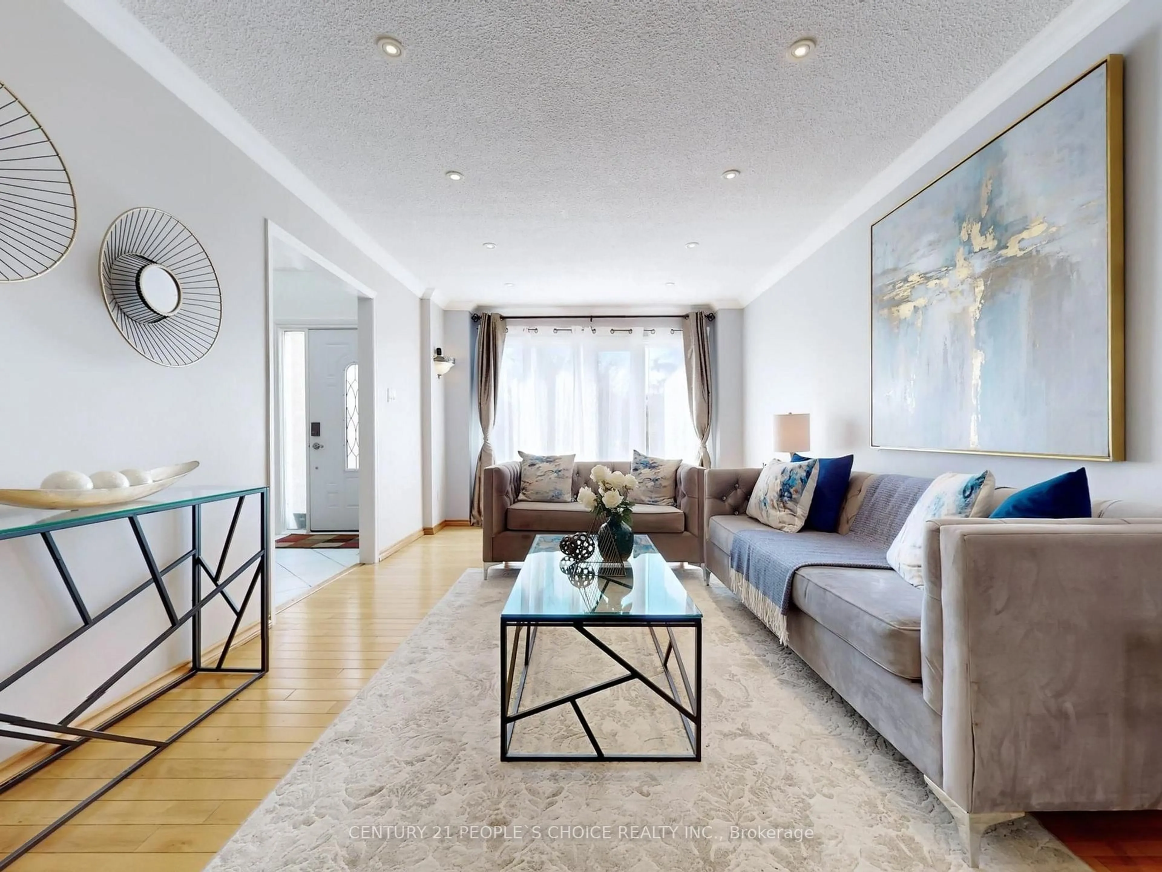 Living room with furniture, unknown for 5992 Ladyburn Cres, Mississauga Ontario L5M 4V9