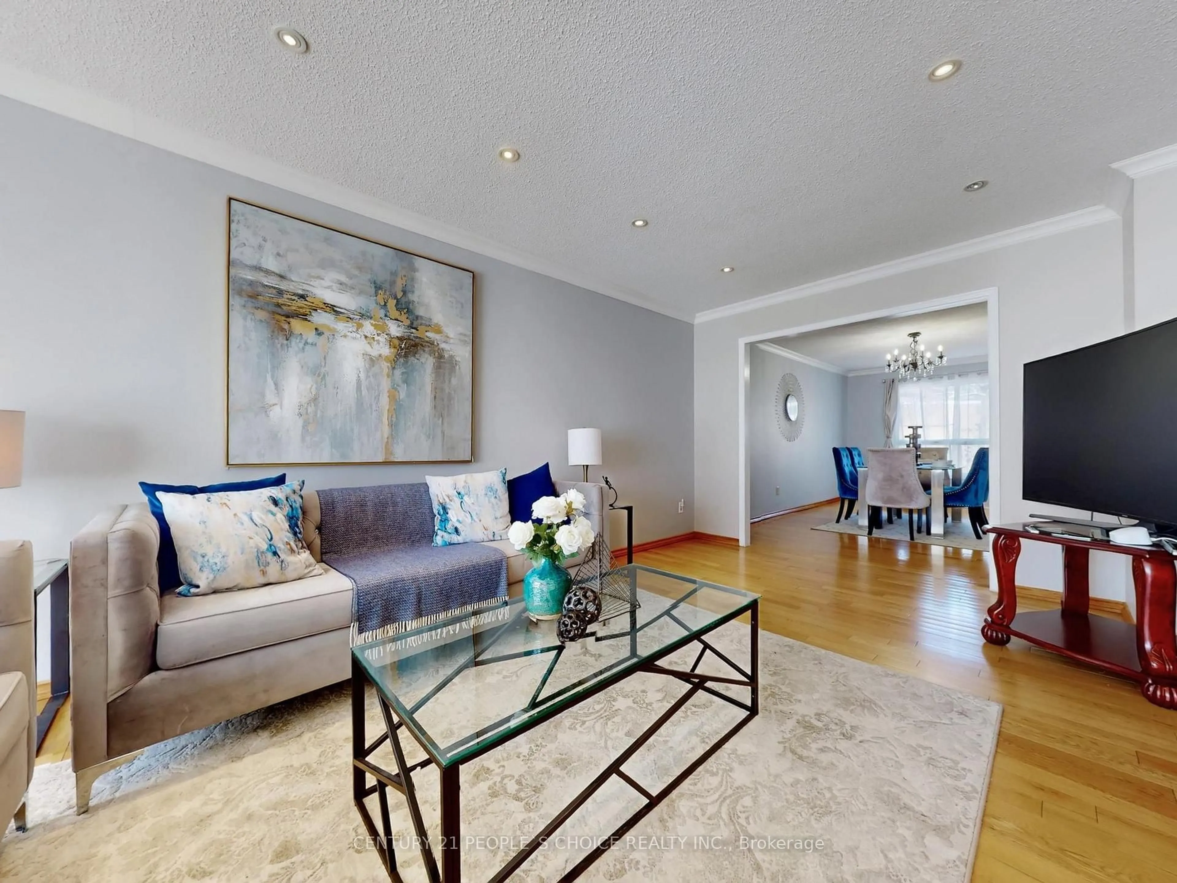 Living room with furniture, unknown for 5992 Ladyburn Cres, Mississauga Ontario L5M 4V9