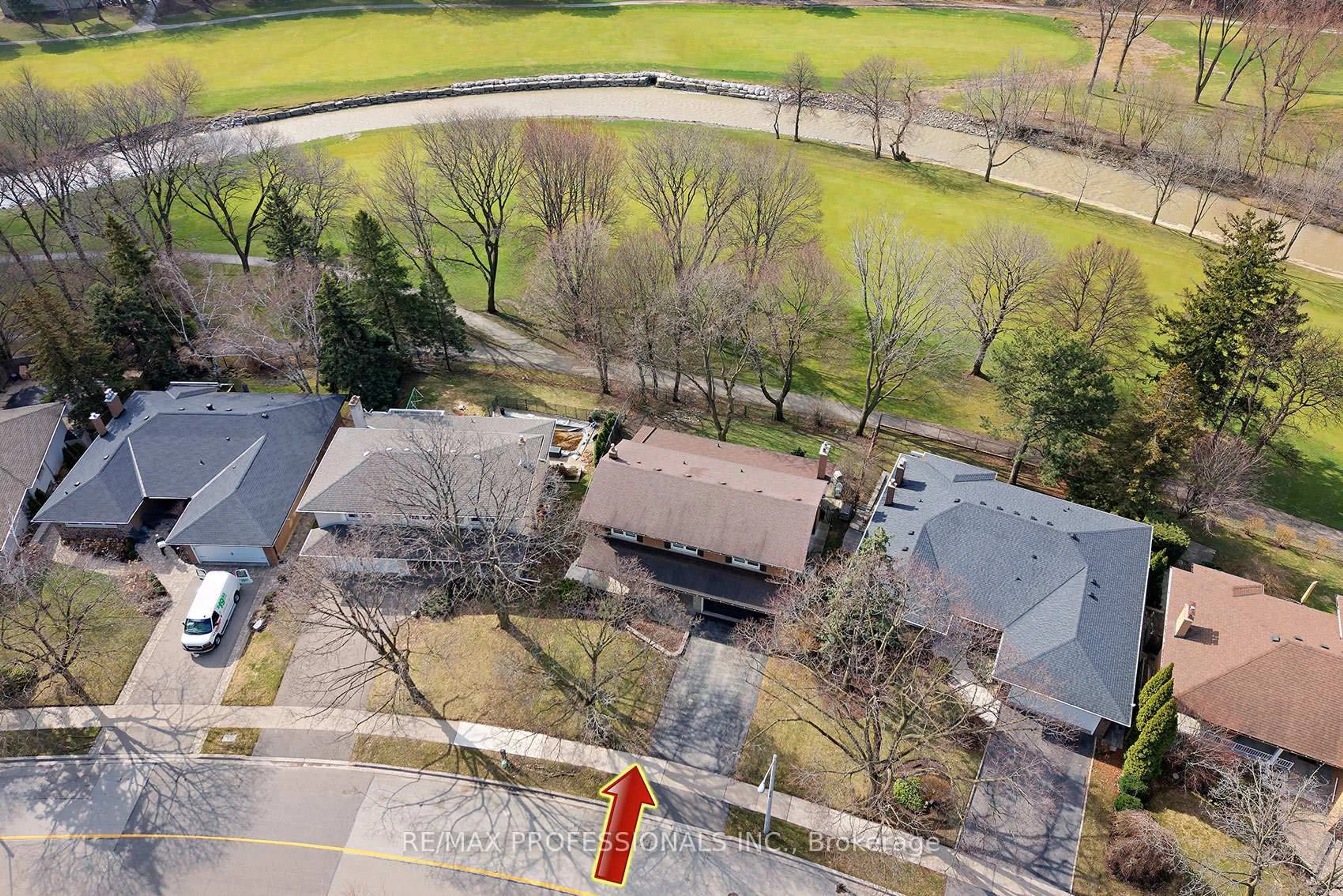 A pic from outside/outdoor area/front of a property/back of a property/a pic from drone, unknown for 315 Markland Dr, Toronto Ontario M9C 1R4