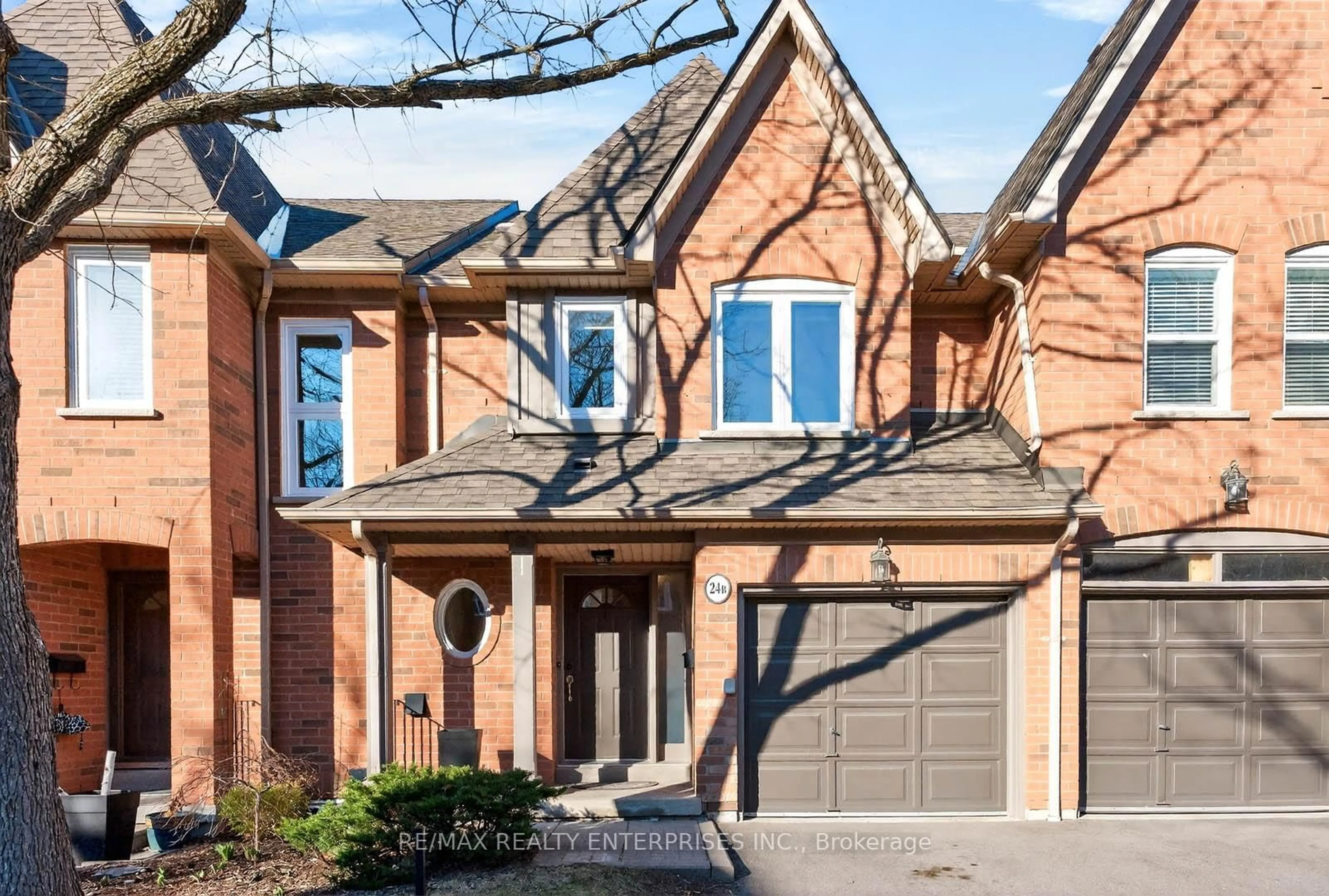 Home with brick exterior material, street for 1084 Queen St #24B, Mississauga Ontario L5H 4K4