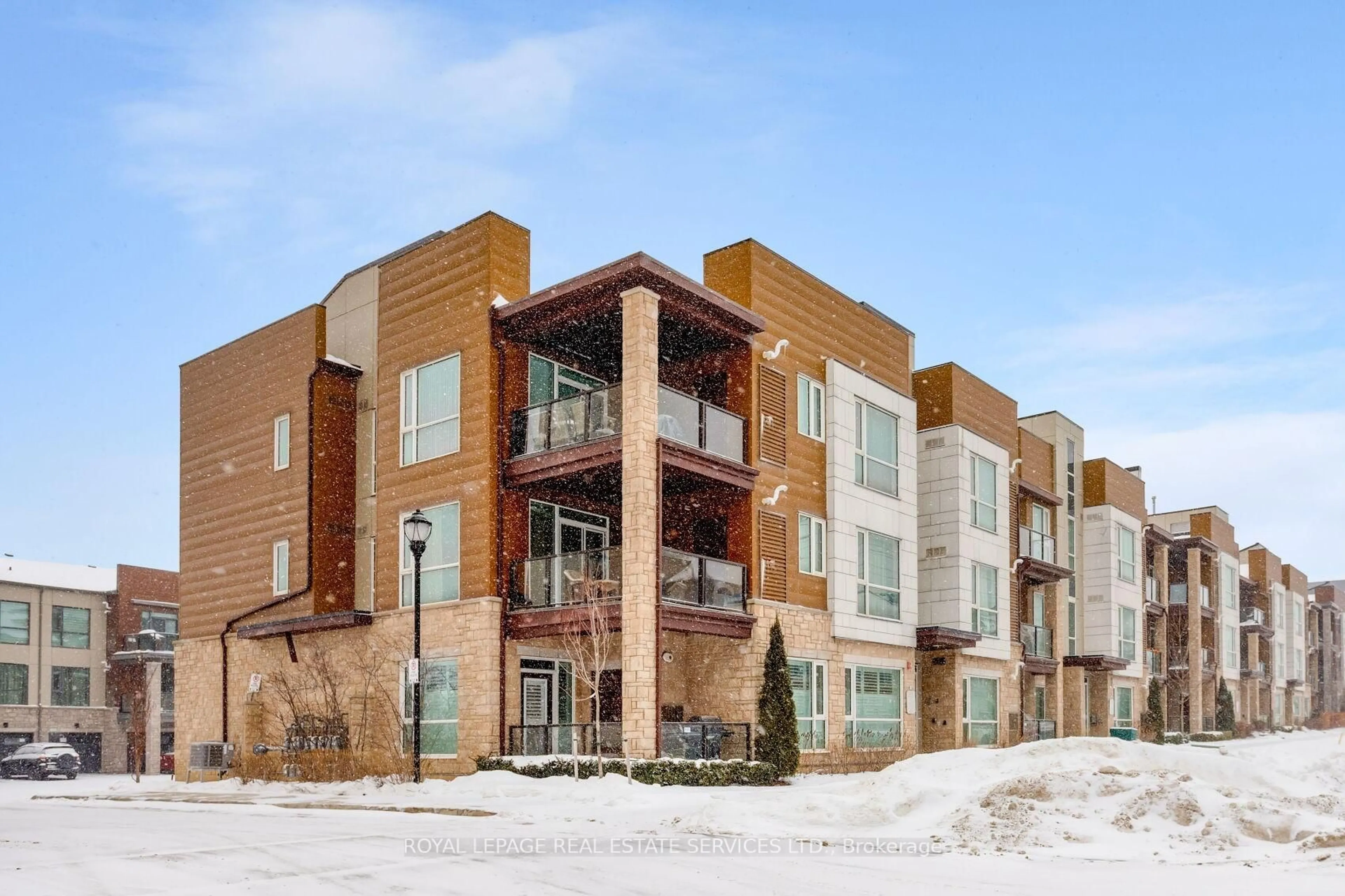 Home with brick exterior material, building for 2370 Khalsa Gate #212, Oakville Ontario L6M 1P5