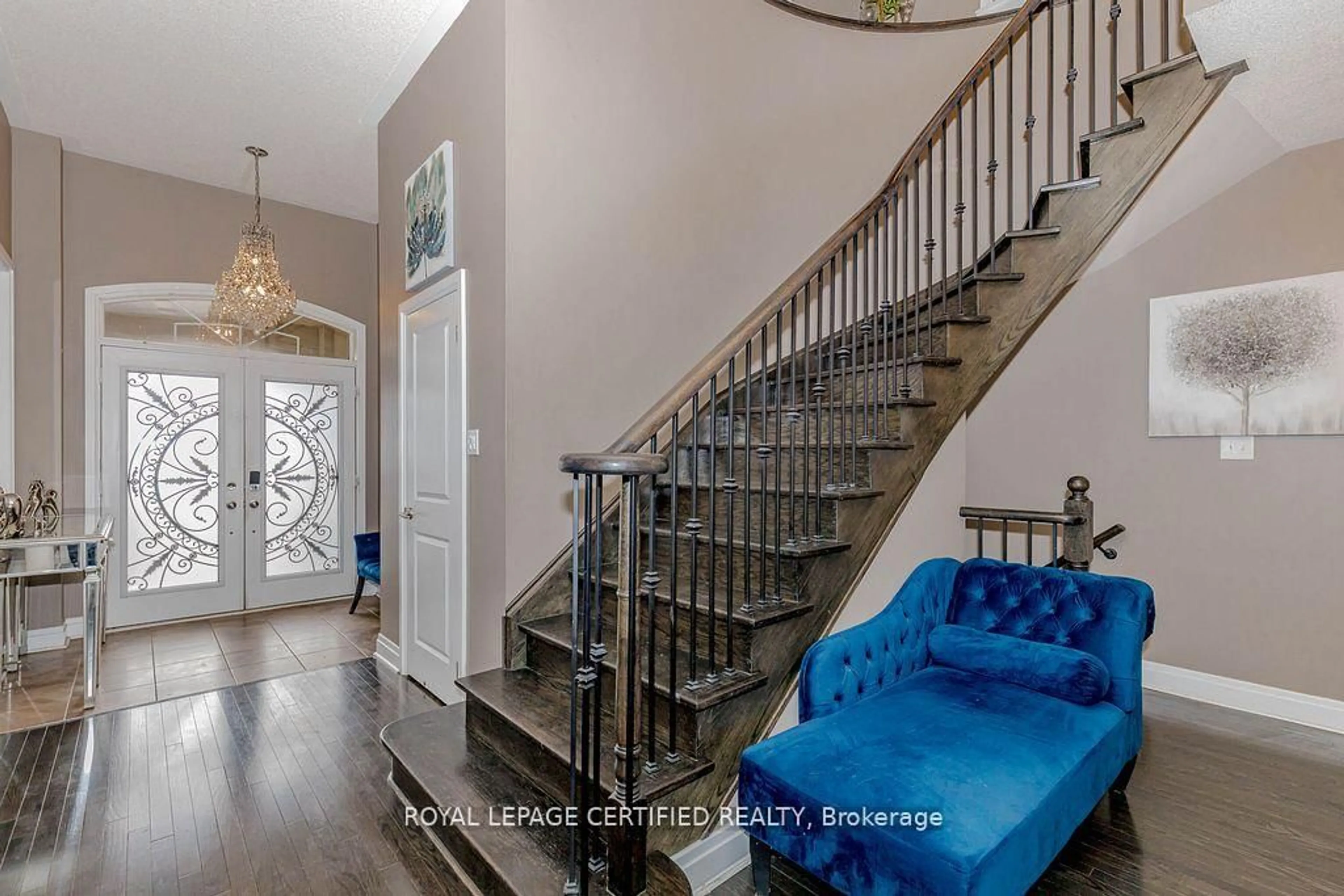 Indoor entryway for 13 Chinzan Way, Brampton Ontario L6X 0W6