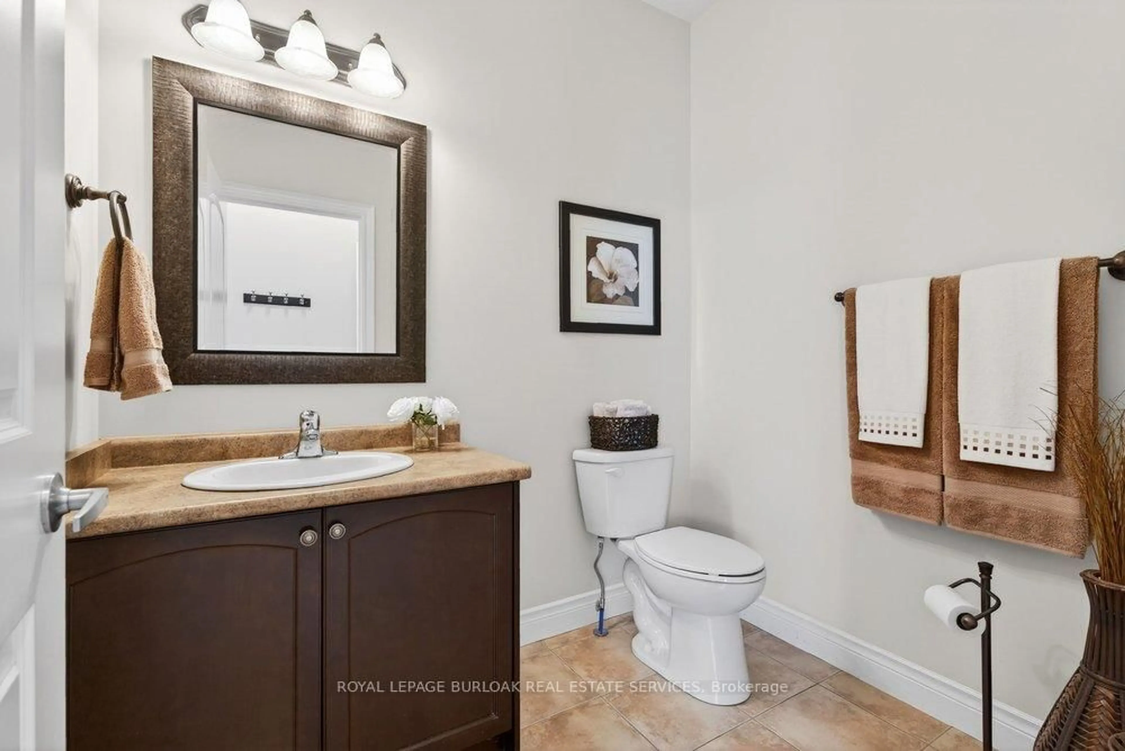 Standard bathroom, ceramic/tile floor for 2120 Itabashi Way #157, Burlington Ontario L7M 0V3