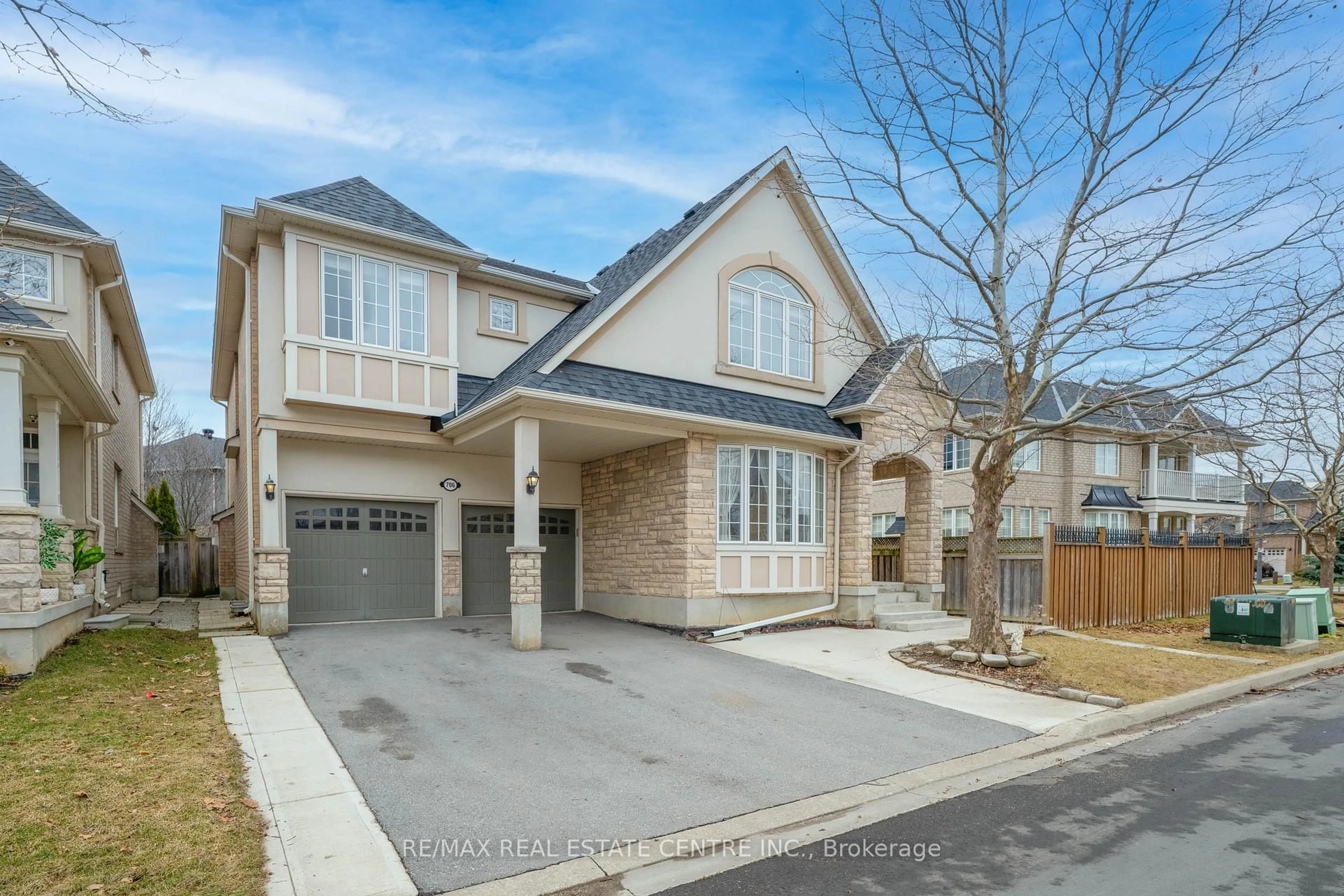 Home with brick exterior material, street for 706 Maddocks Tr, Milton Ontario L9T 0E1