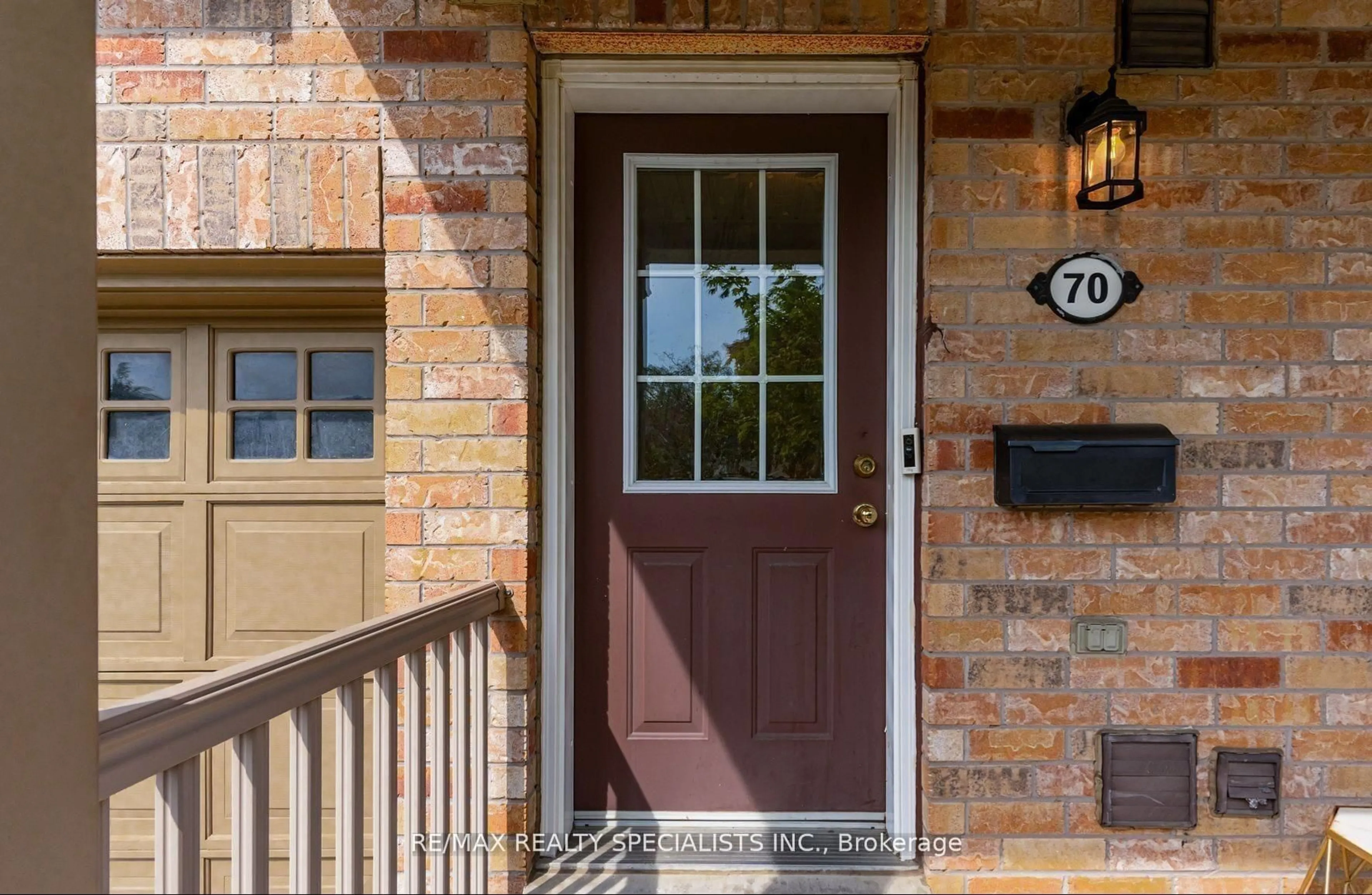 Indoor entryway for 3950 Erin Centre Blvd #70, Mississauga Ontario L5M 0A5