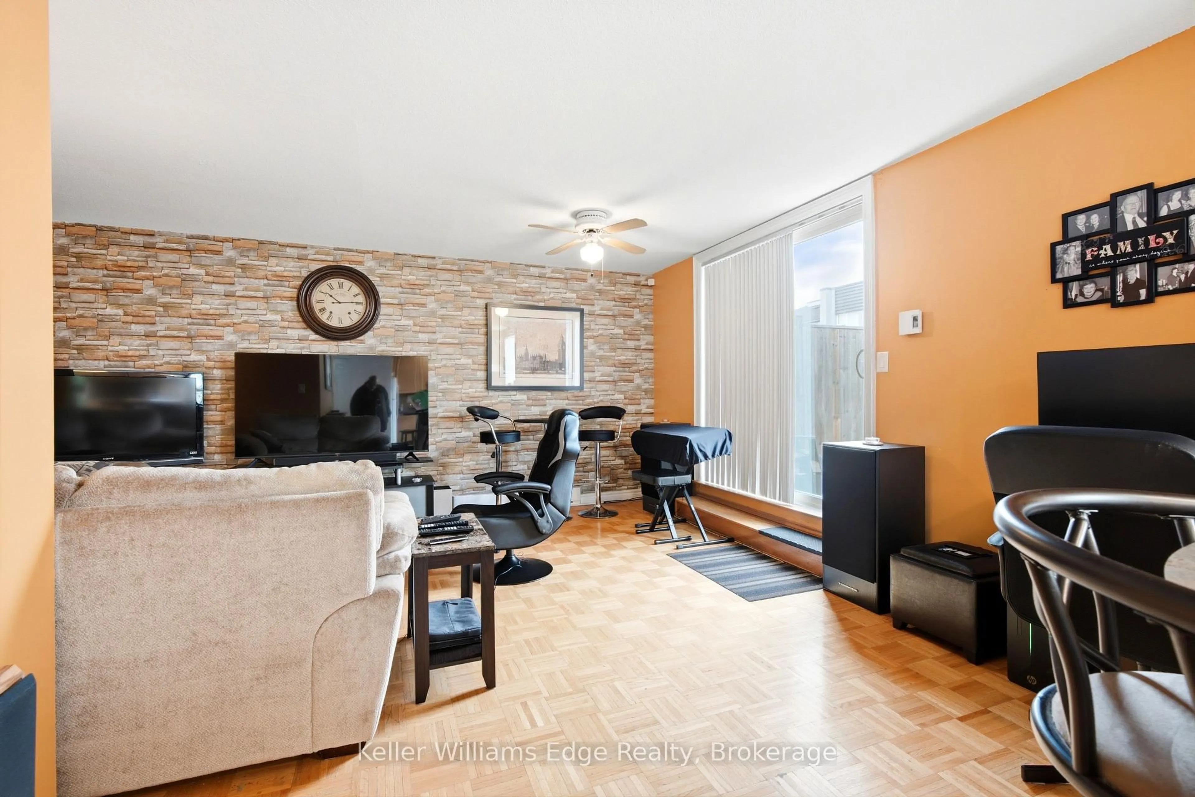Living room with furniture, unknown for 3040 Constitution Blvd #147, Mississauga Ontario L4Y 3X7