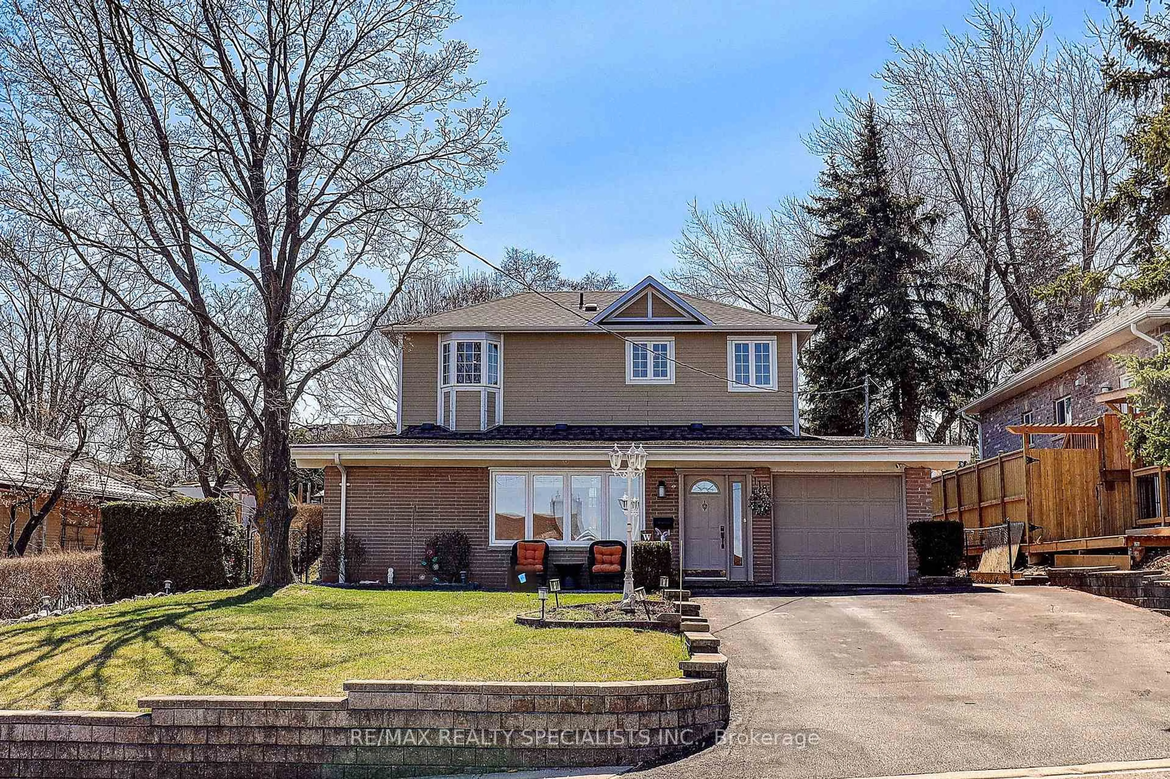 Home with vinyl exterior material, street for 118 Vista Blvd, Mississauga Ontario L5M 1V9