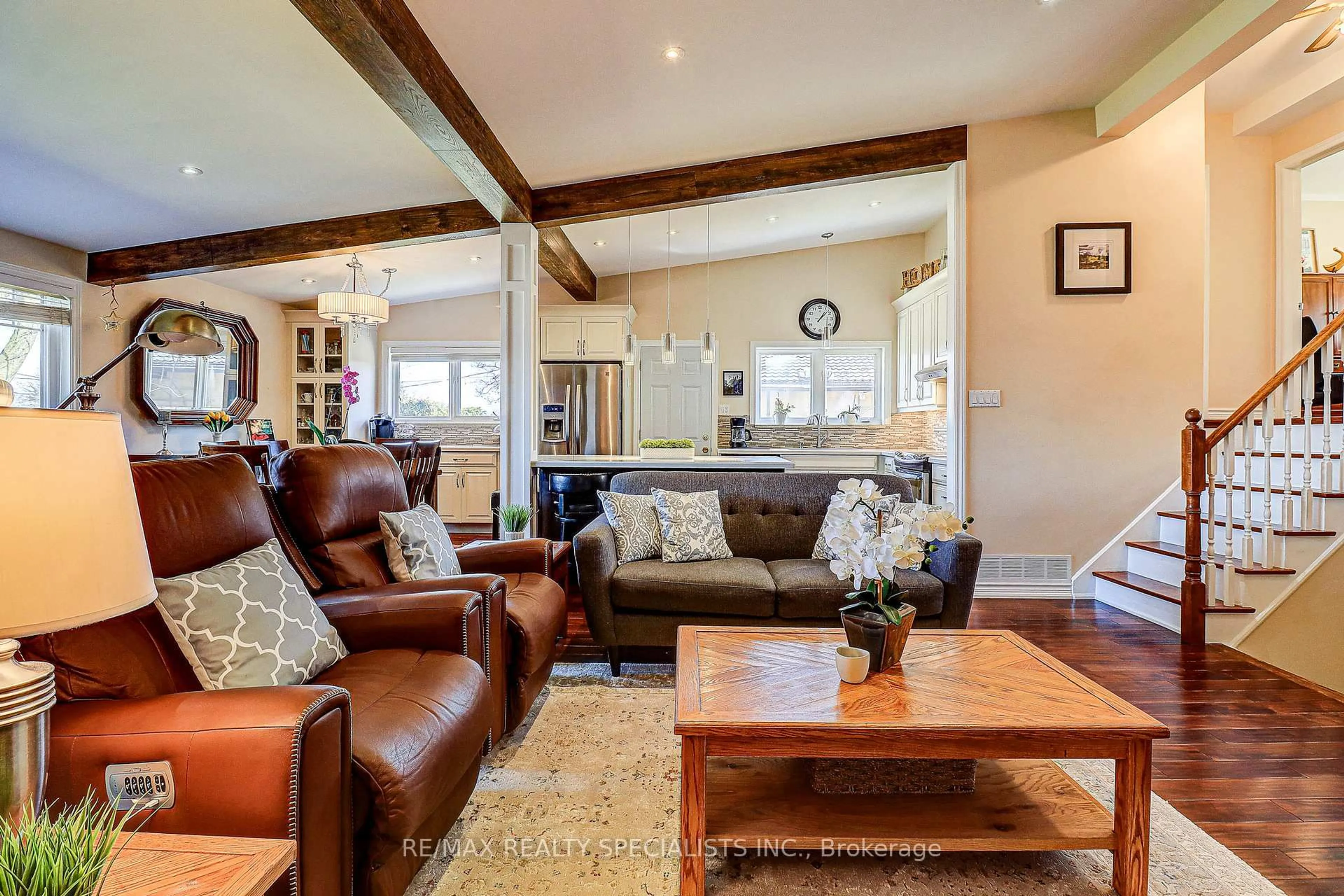 Living room with furniture, unknown for 118 Vista Blvd, Mississauga Ontario L5M 1V9