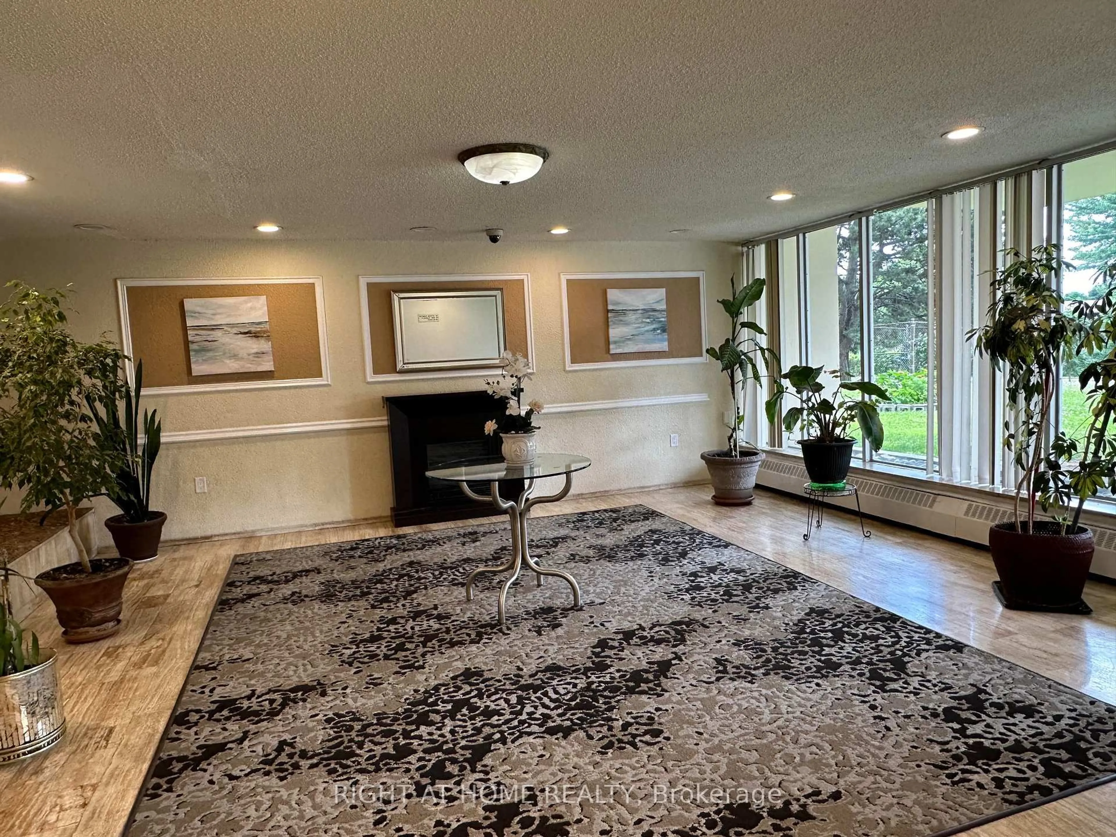 Indoor foyer for 335 Driftwood Ave #211, Toronto Ontario M3N 2P3