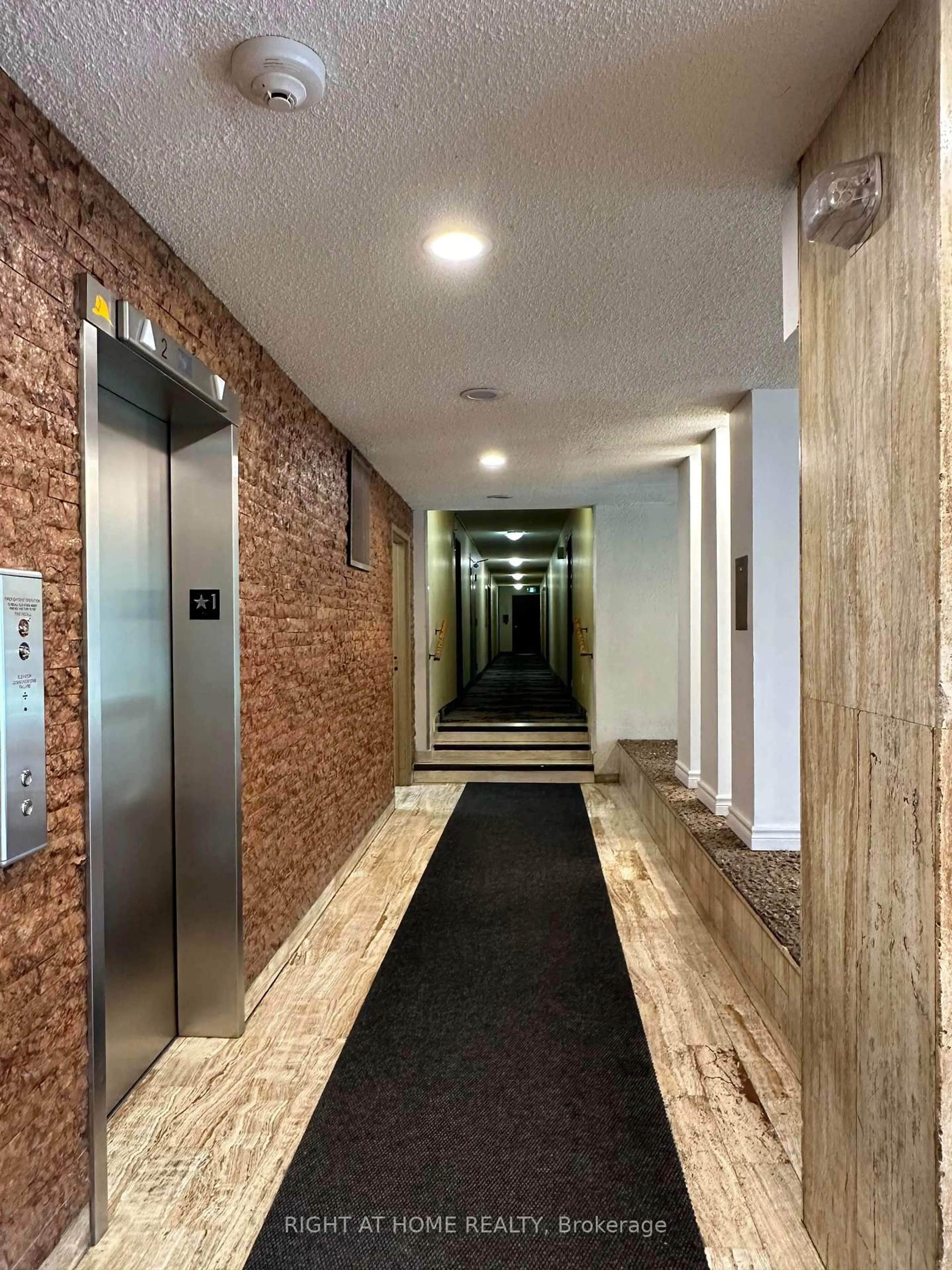 Indoor foyer for 335 Driftwood Ave #211, Toronto Ontario M3N 2P3