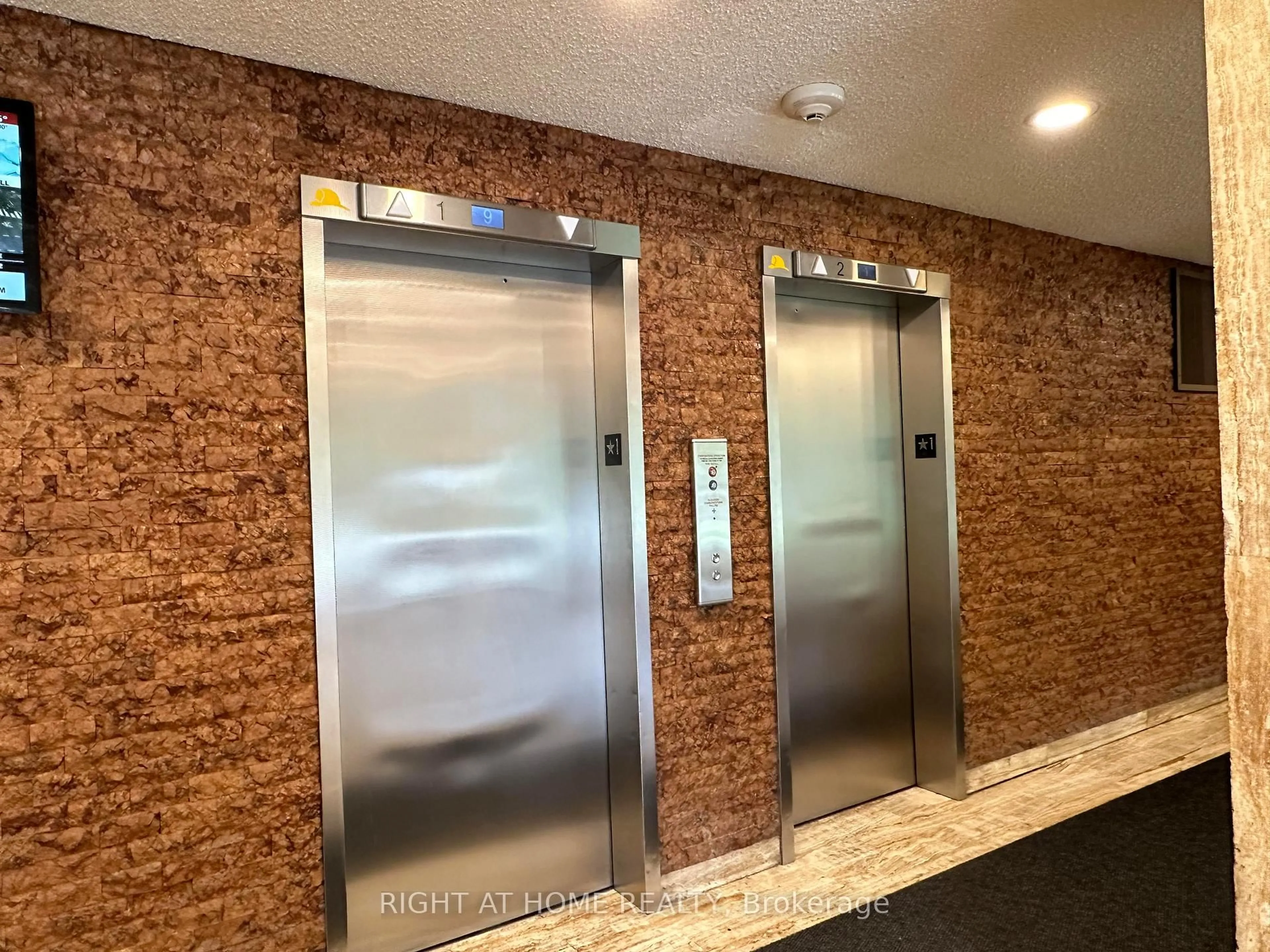 Indoor foyer for 335 Driftwood Ave #211, Toronto Ontario M3N 2P3