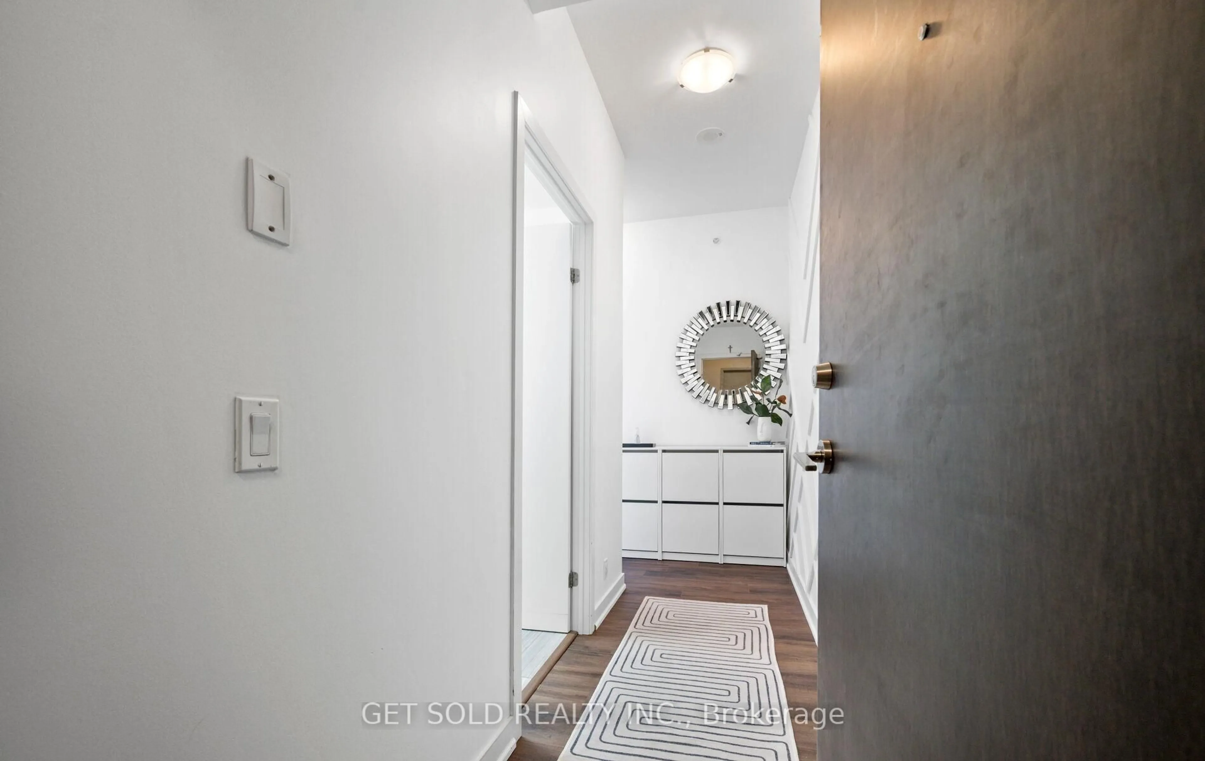 Indoor entryway for 10 Park Lawn Rd #2407, Toronto Ontario M8V 0H9