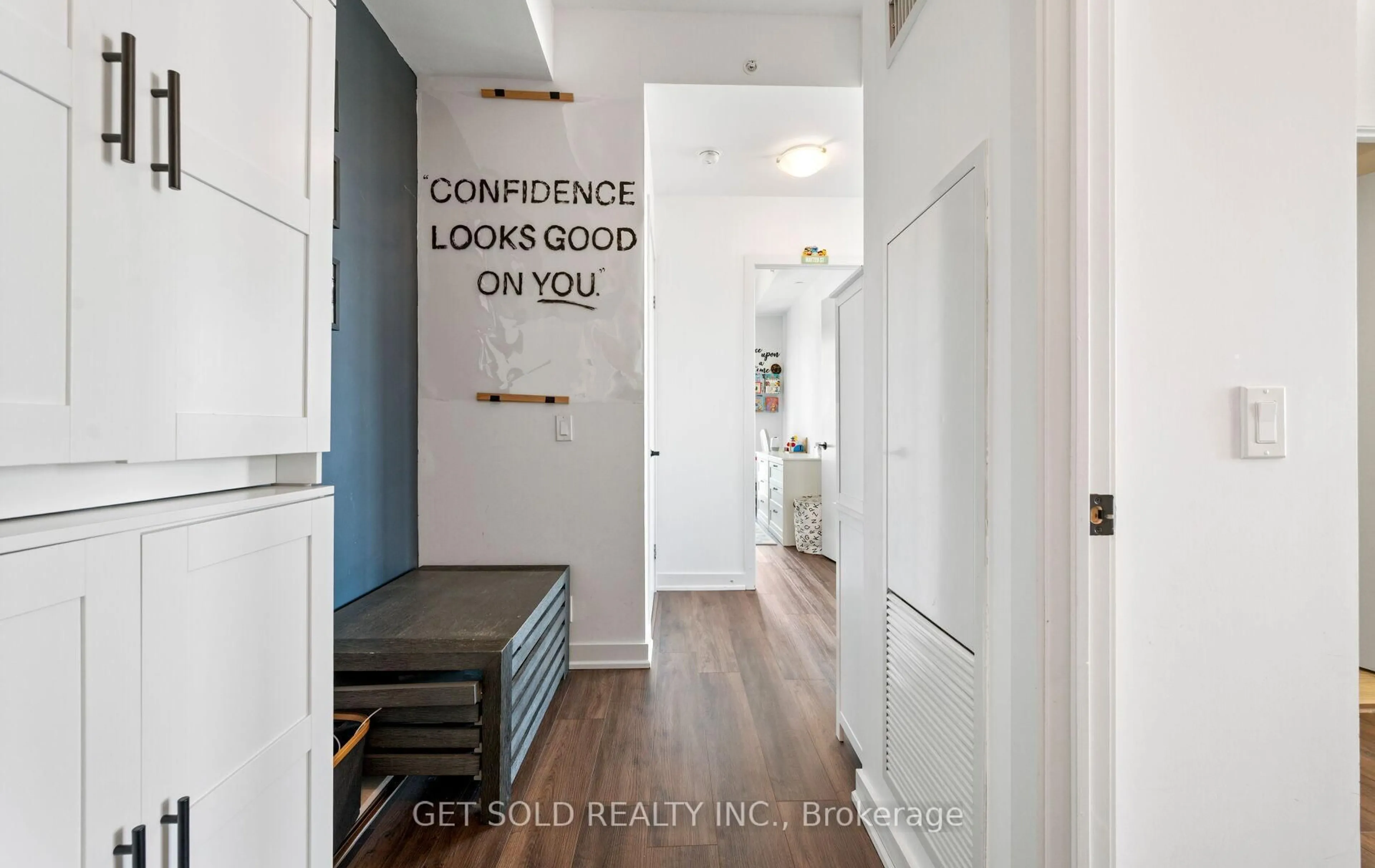 Indoor entryway for 10 Park Lawn Rd #2407, Toronto Ontario M8V 0H9