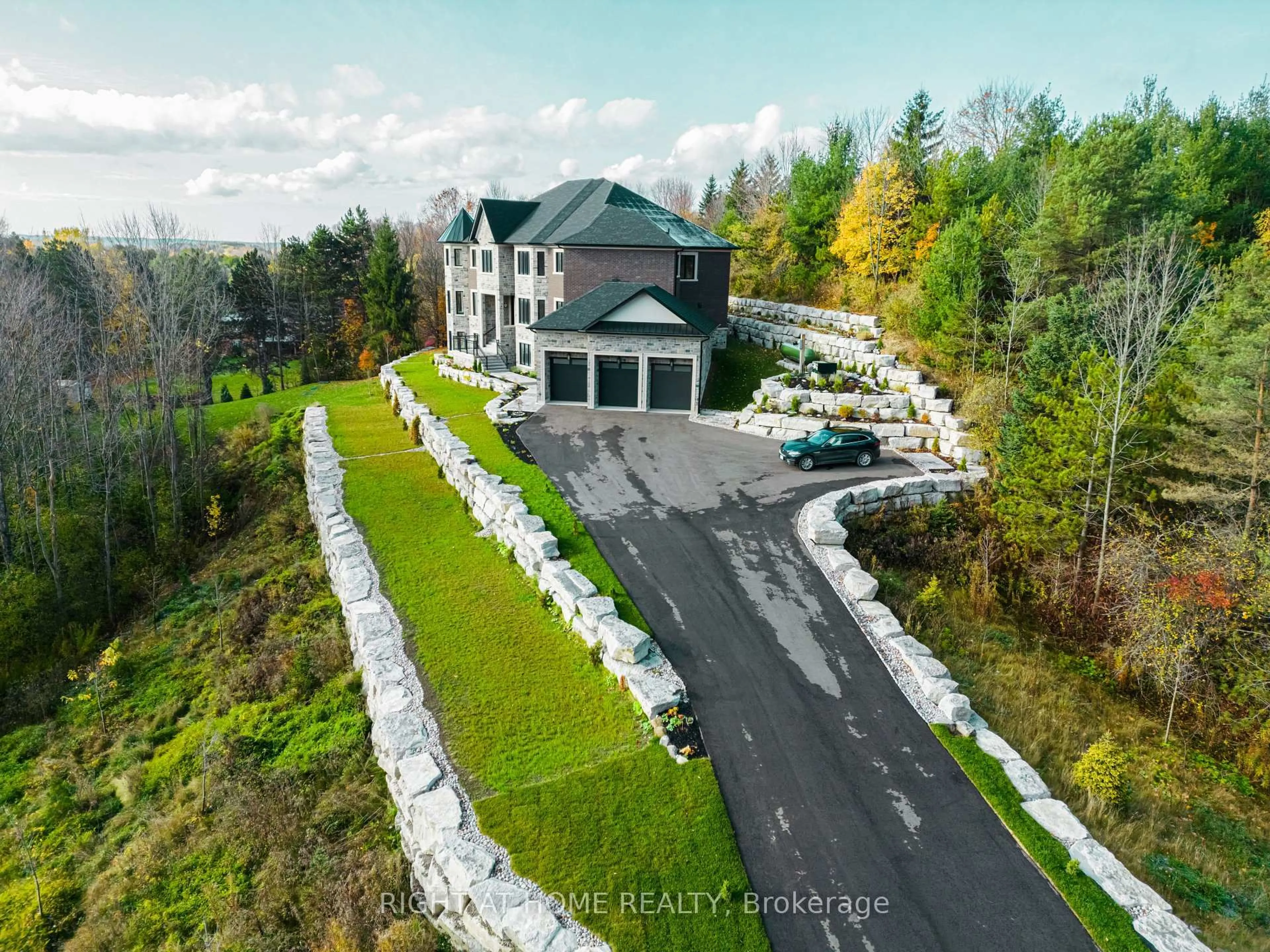 A pic from outside/outdoor area/front of a property/back of a property/a pic from drone, mountain view for 16158 Mount Pleasant Rd, Caledon Ontario L7E 3M6