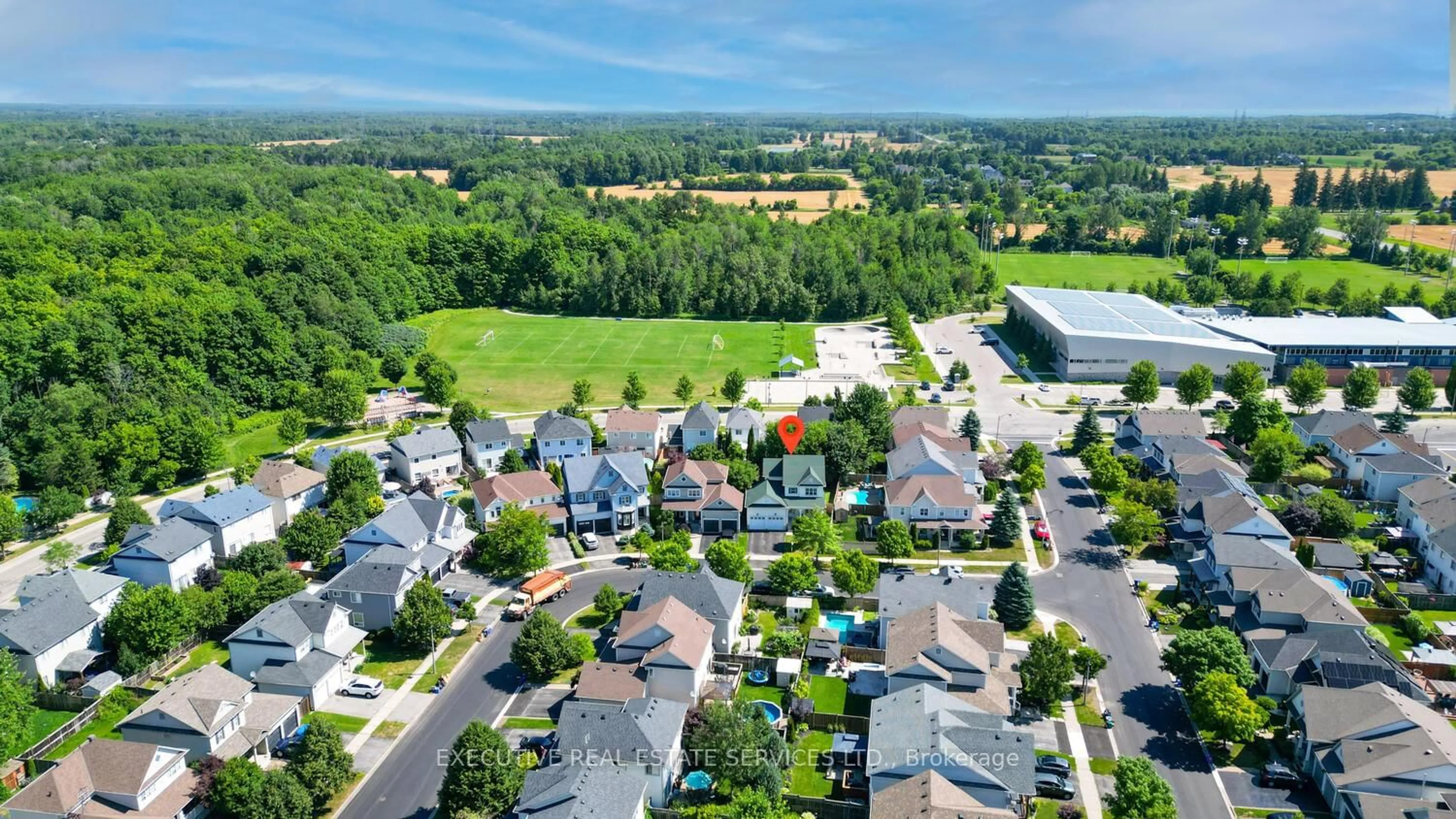 A pic from outside/outdoor area/front of a property/back of a property/a pic from drone, street for 39 Hurst St, Halton Hills Ontario L7J 2Z8