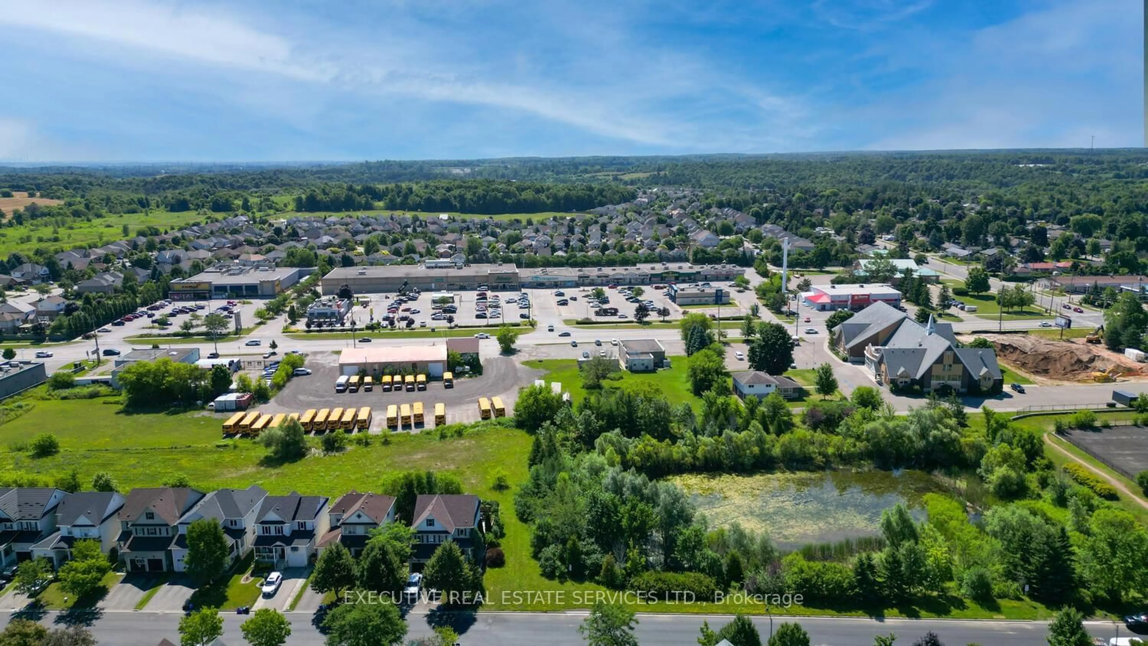 A pic from outside/outdoor area/front of a property/back of a property/a pic from drone, mountain view for 39 Hurst St, Halton Hills Ontario L7J 2Z8