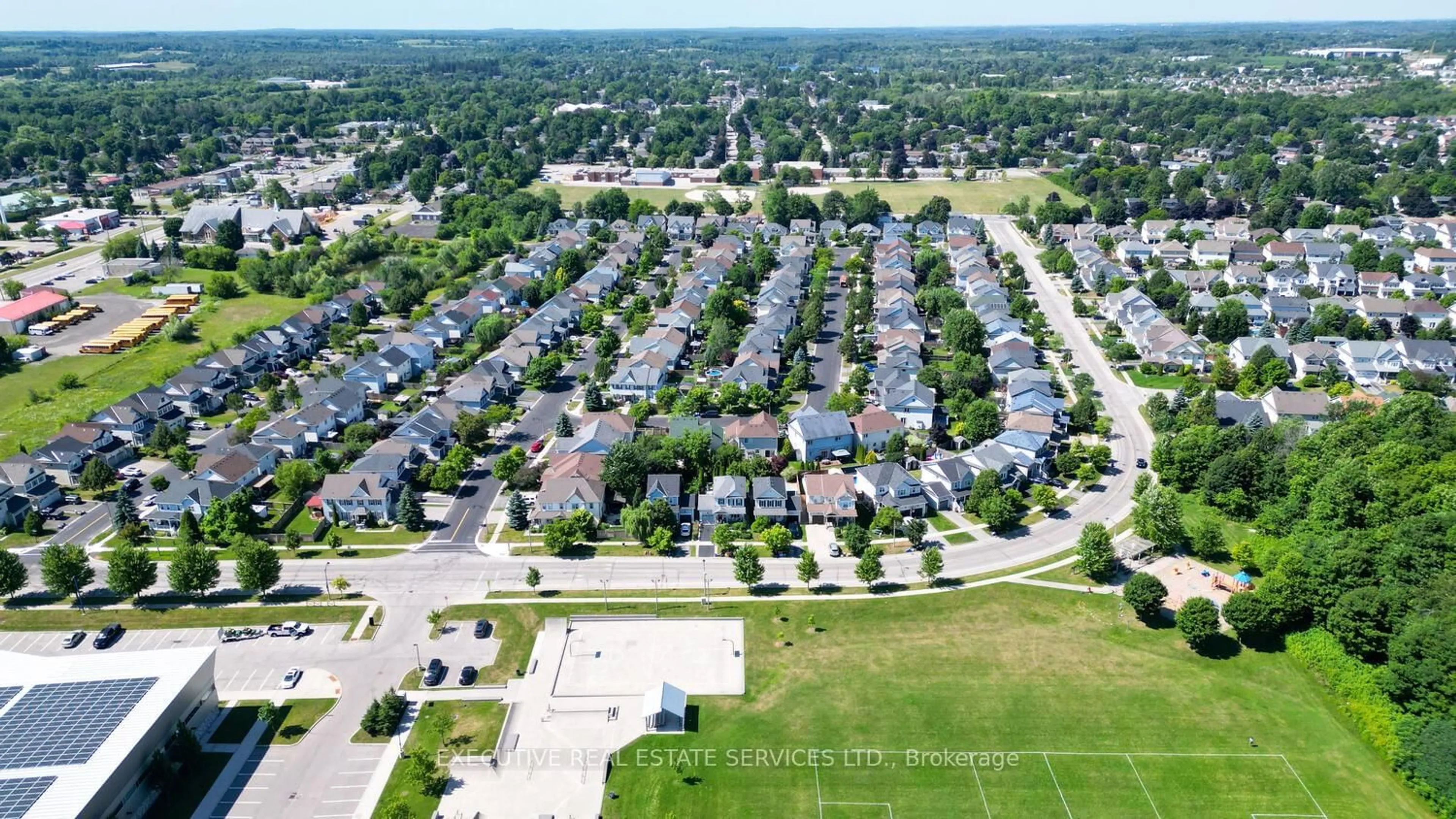A pic from outside/outdoor area/front of a property/back of a property/a pic from drone, street for 39 Hurst St, Halton Hills Ontario L7J 2Z8