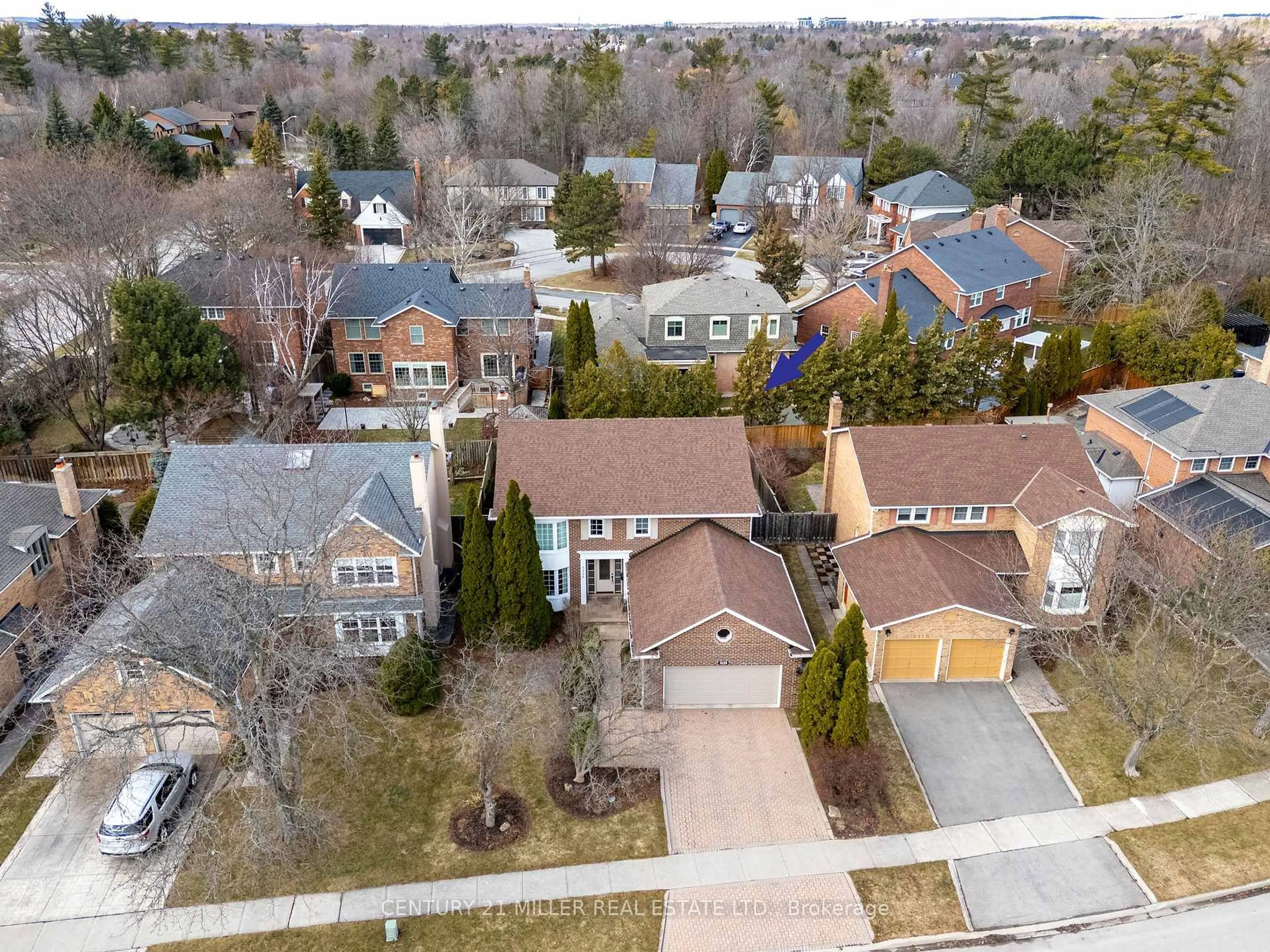 A pic from outside/outdoor area/front of a property/back of a property/a pic from drone, street for 1225 Old Post Dr, Oakville Ontario L6M 1A5