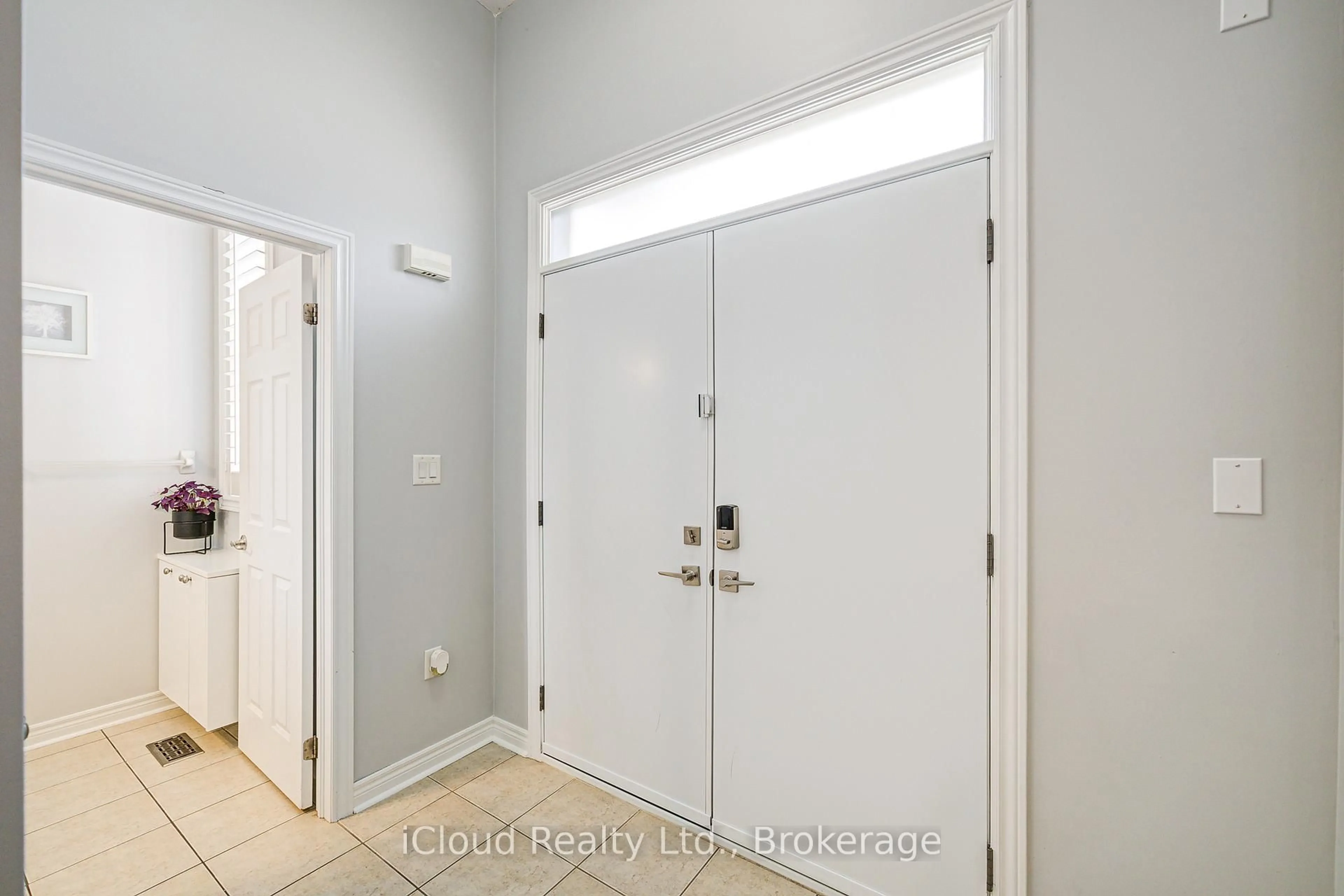 Indoor entryway for 29 Teal Crest Circ, Brampton Ontario L6X 2Z5