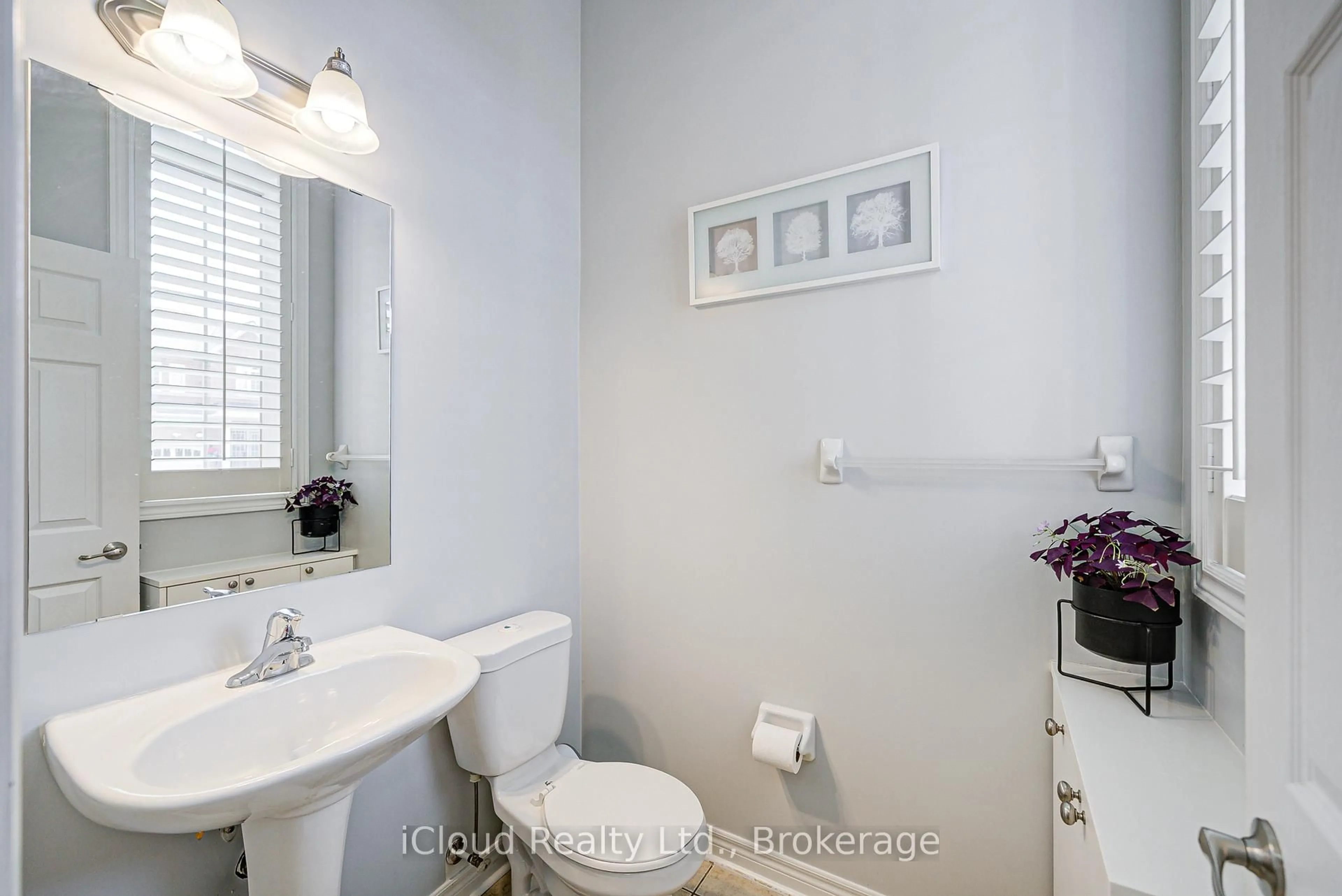 Standard bathroom, ceramic/tile floor for 29 Teal Crest Circ, Brampton Ontario L6X 2Z5