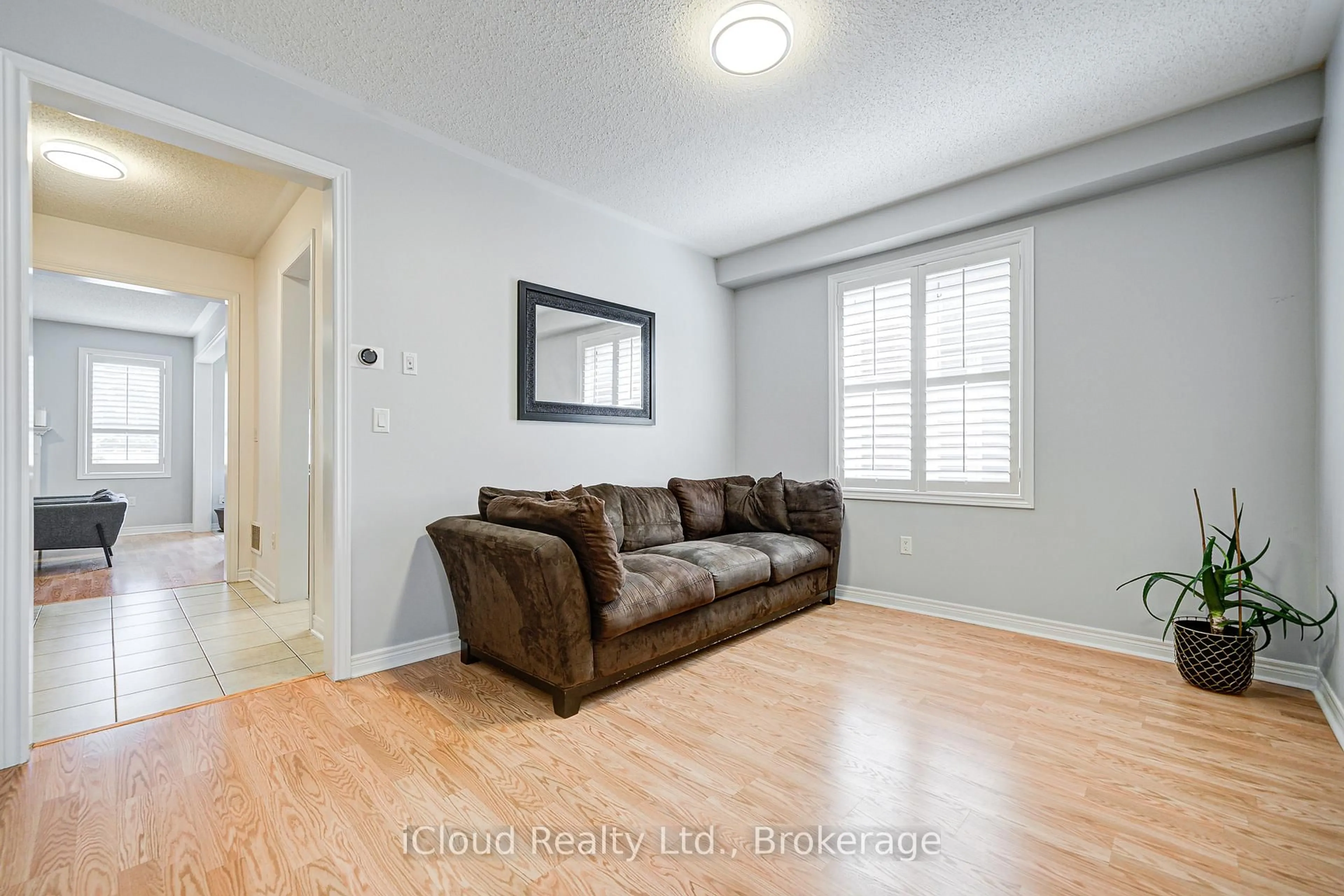 Living room with furniture, unknown for 29 Teal Crest Circ, Brampton Ontario L6X 2Z5